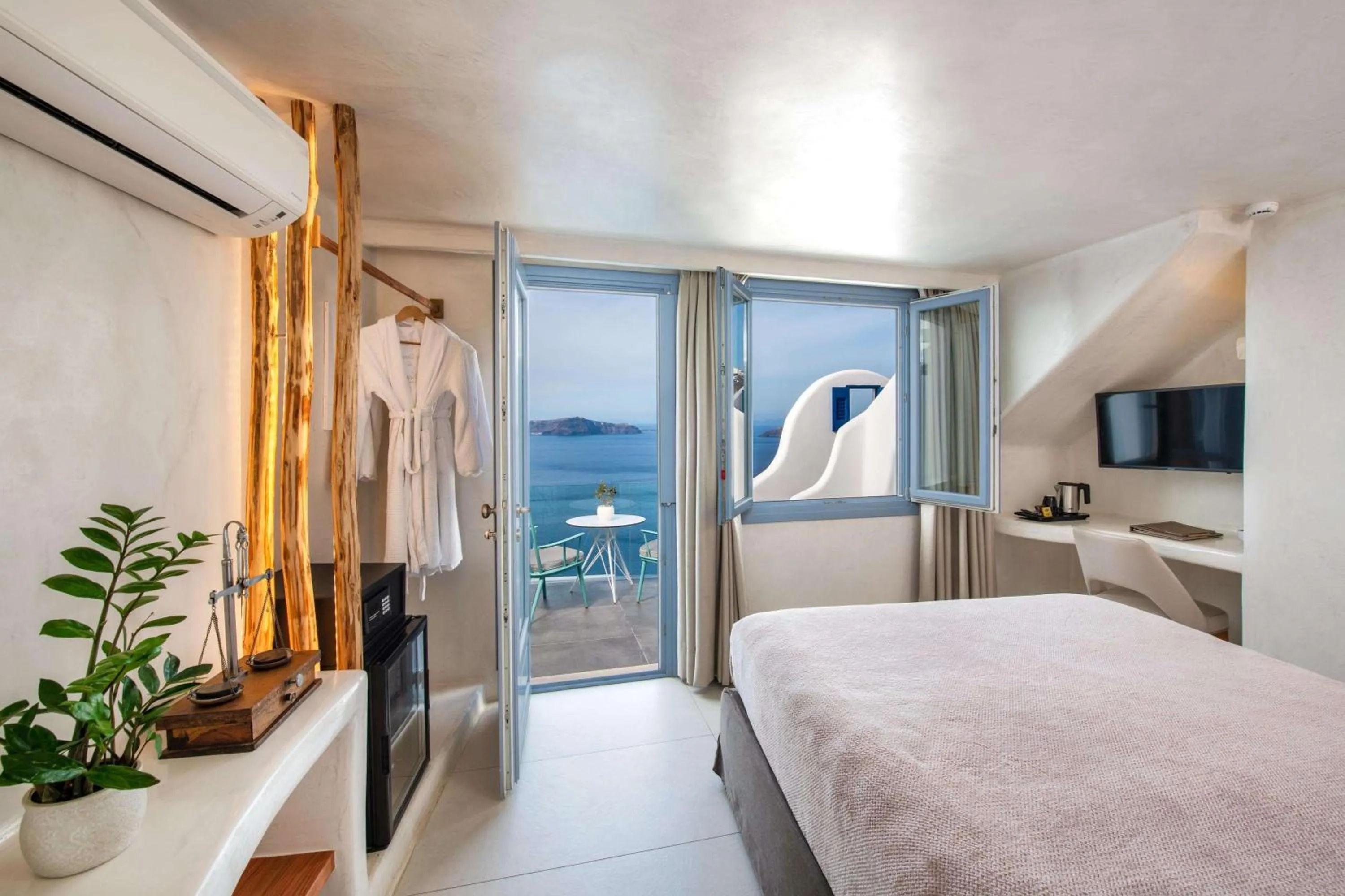 Bedroom, Bed in Athina Luxury Suites