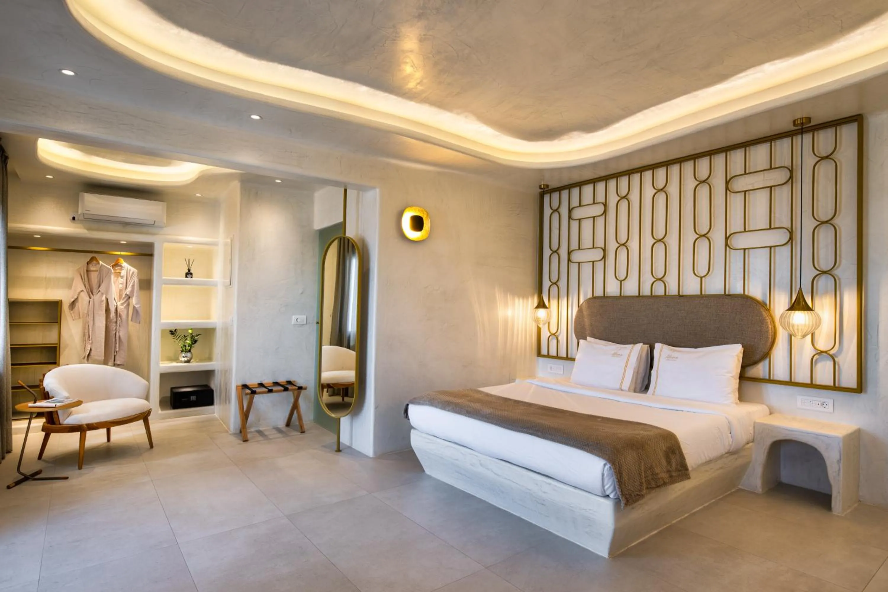 Bedroom, Bed in Athina Luxury Suites