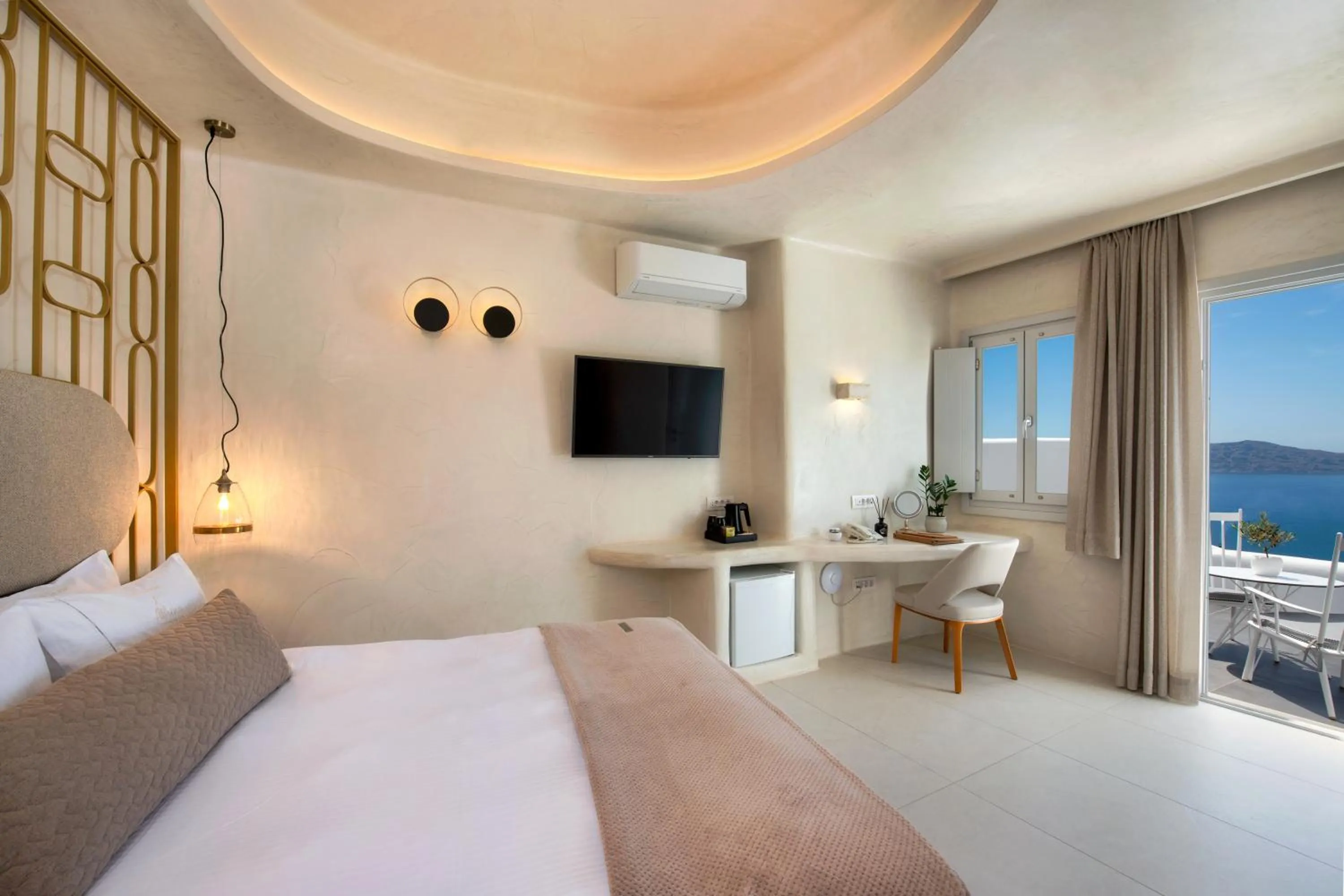 View (from property/room), Bed in Athina Luxury Suites