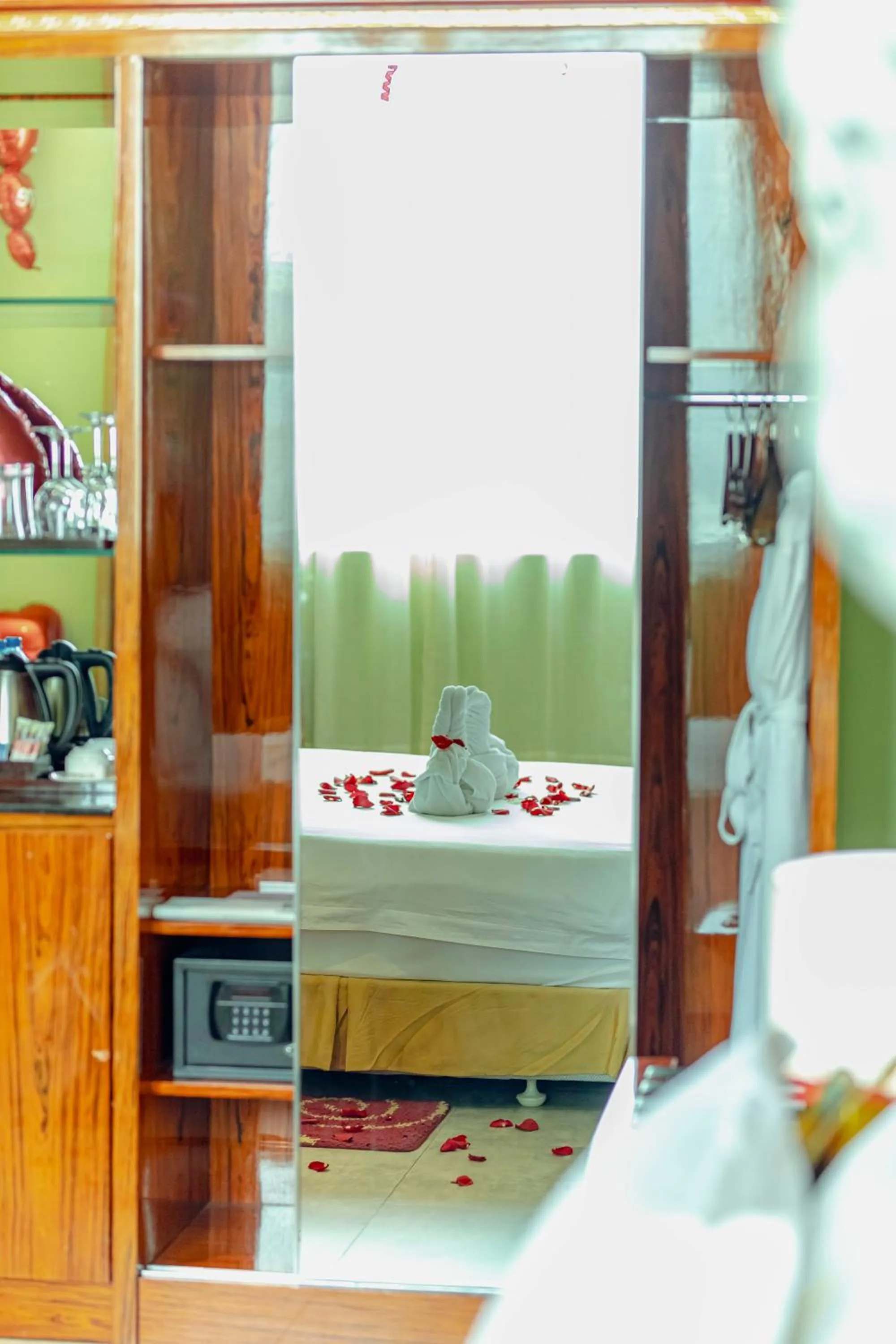 wardrobe, Bed in Tiffany Diamond Hotels LTD - Makunganya