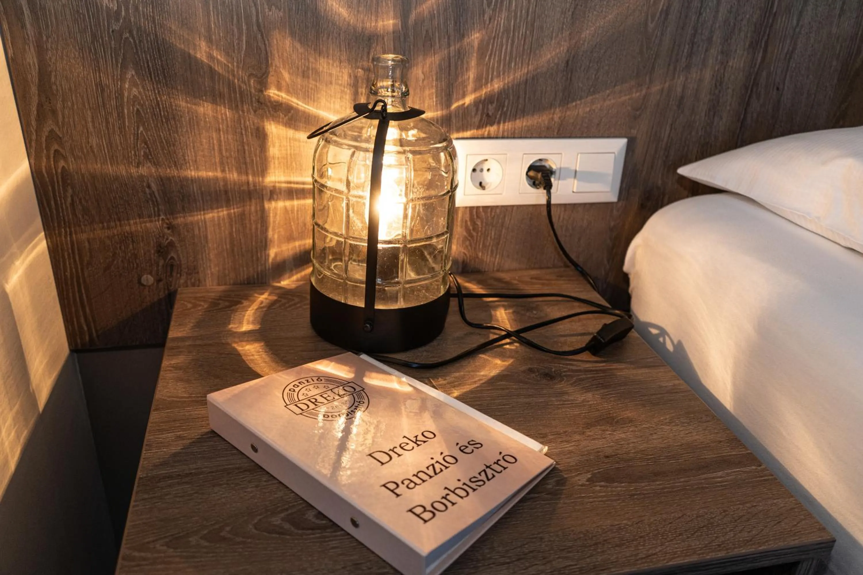 Bed in Dreko Panzió & Borbisztró