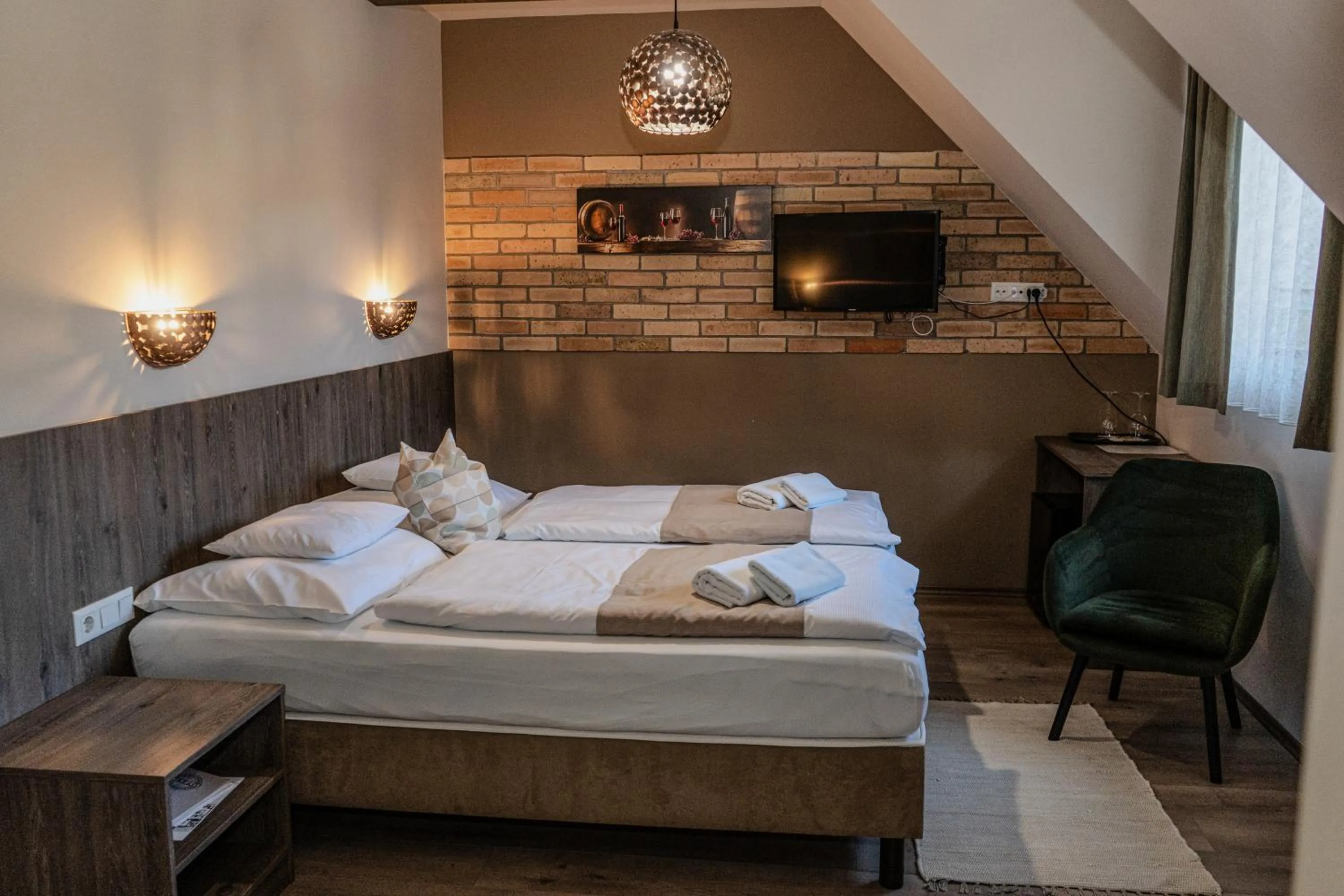 Bed in Dreko Panzió & Borbisztró