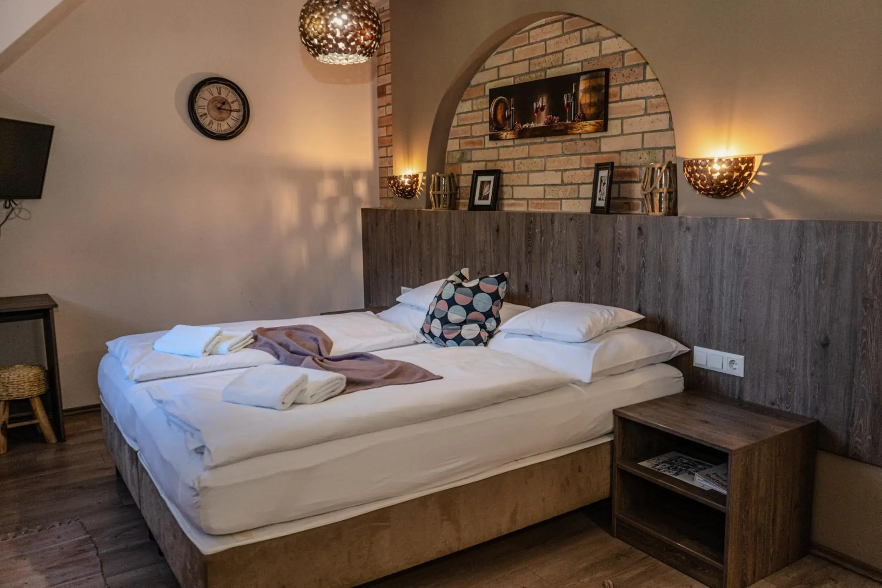 Double or Twin Room with Private Bathroom - single occupancy in Dreko Panzió & Borbisztró Double or Twin Room with Private Bathroom - single occupancy in Dreko Panzió & Borbisztró