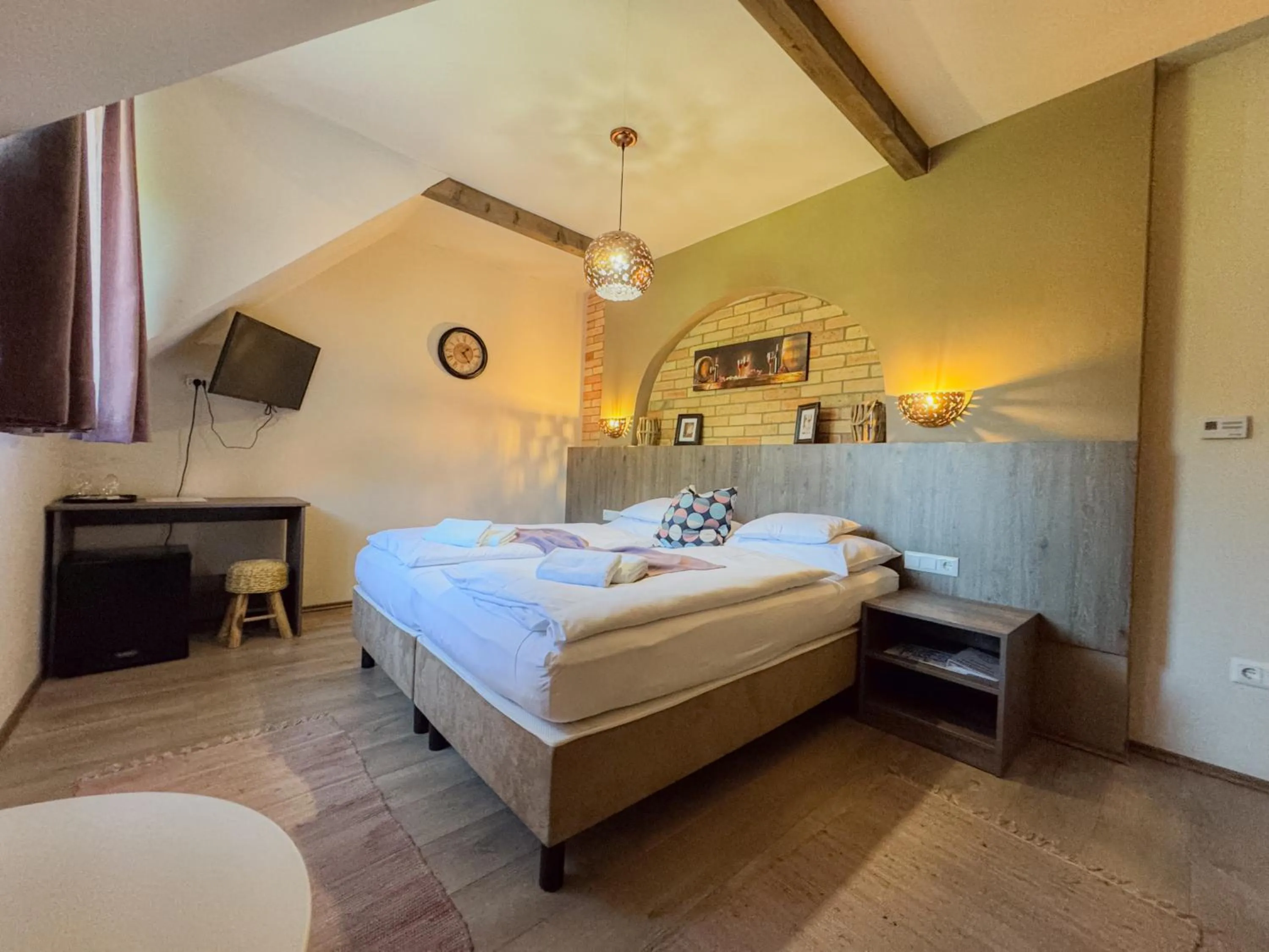 Bed in Dreko Panzió & Borbisztró