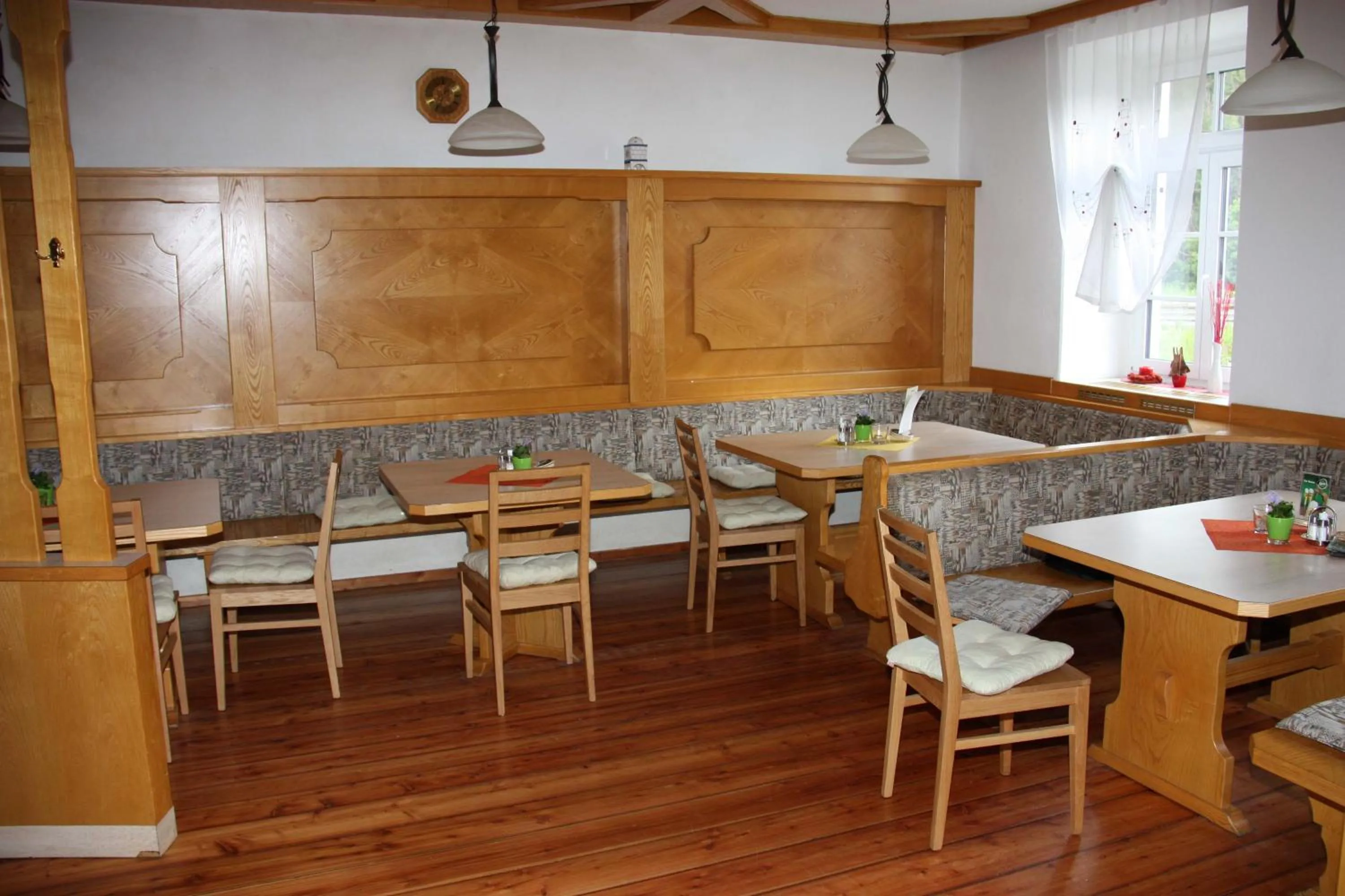 Restaurant/places to eat in Altenbergerhof