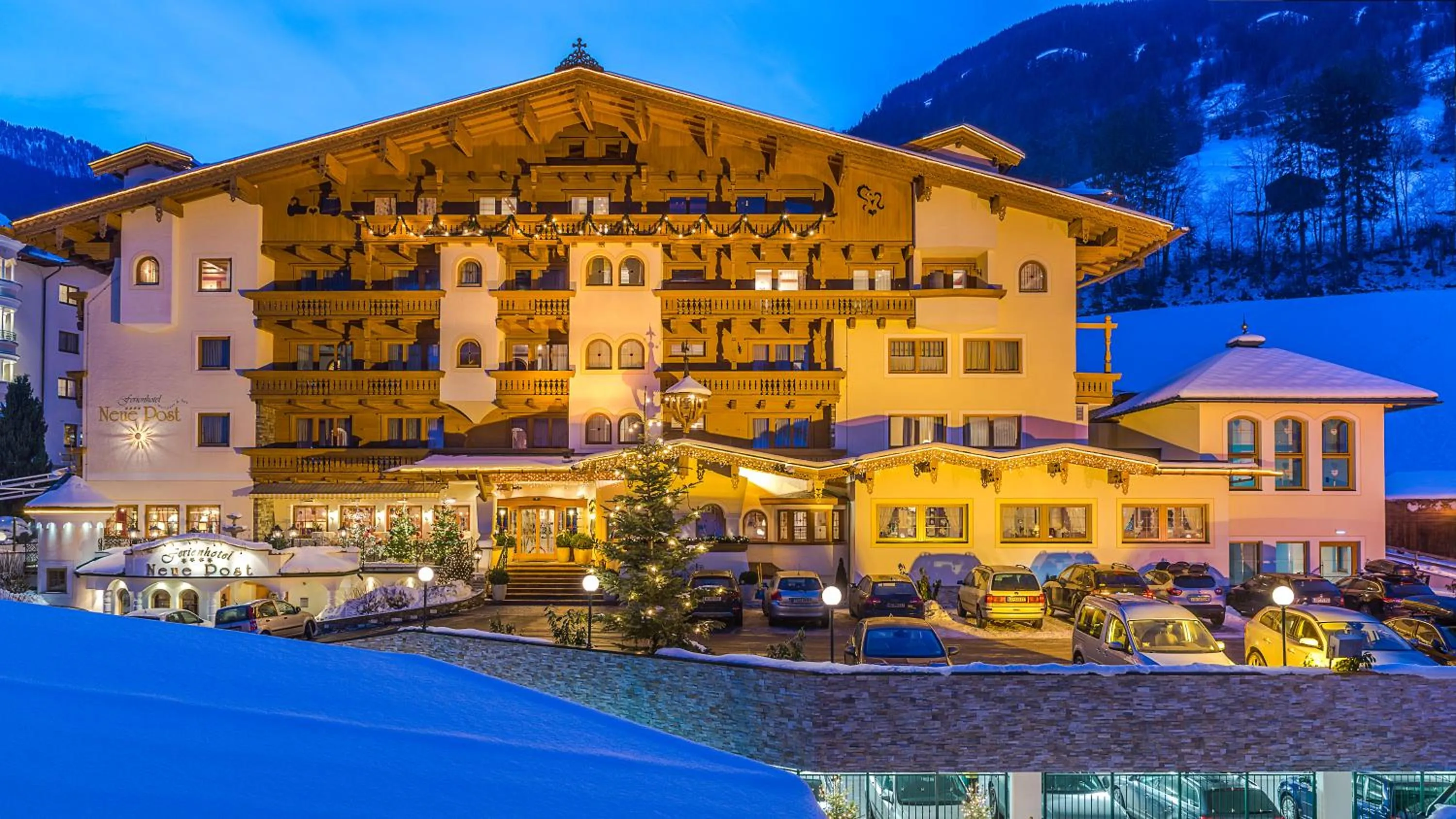 Facade/entrance in Hotel Neue Post