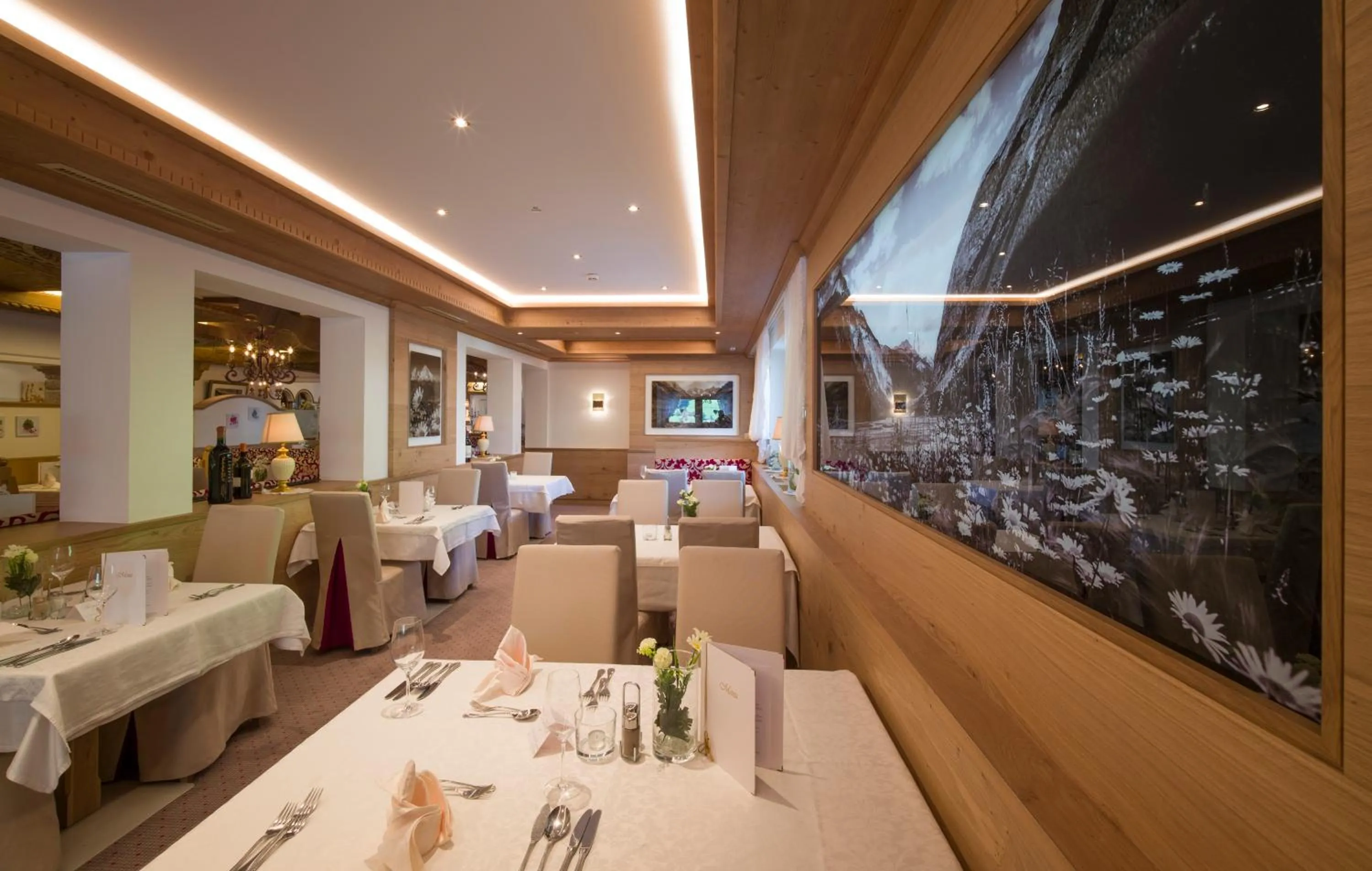 Restaurant/places to eat in Hotel Neue Post