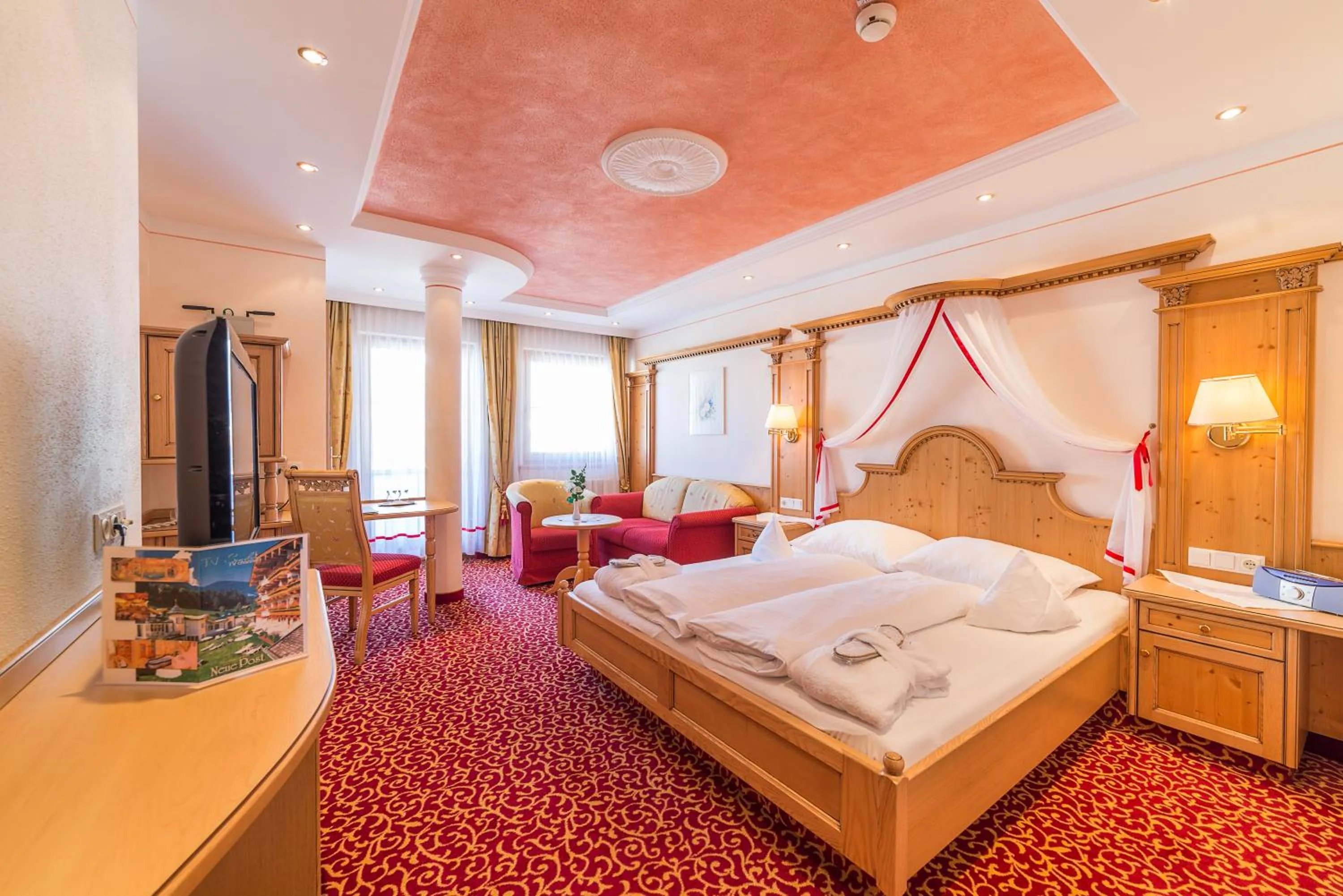 Bedroom, Bed in Hotel Neue Post