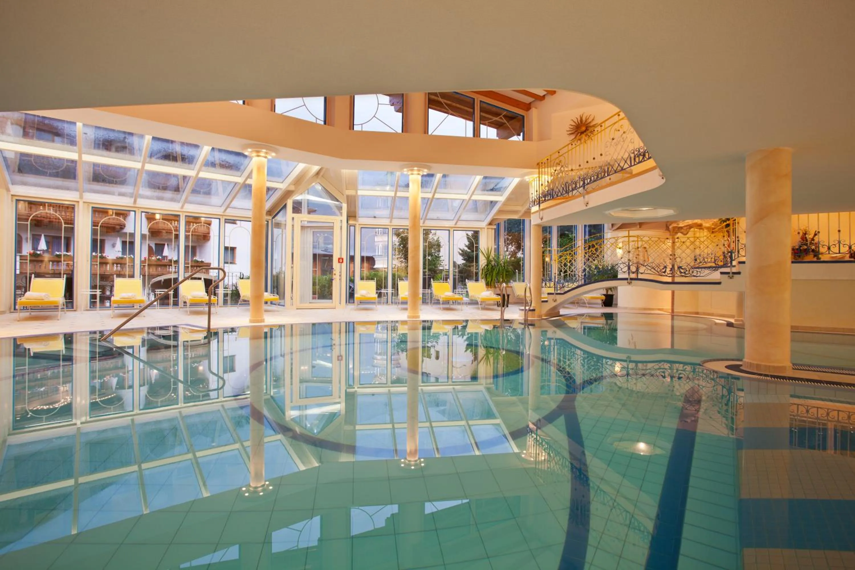 Swimming pool in Hotel Neue Post