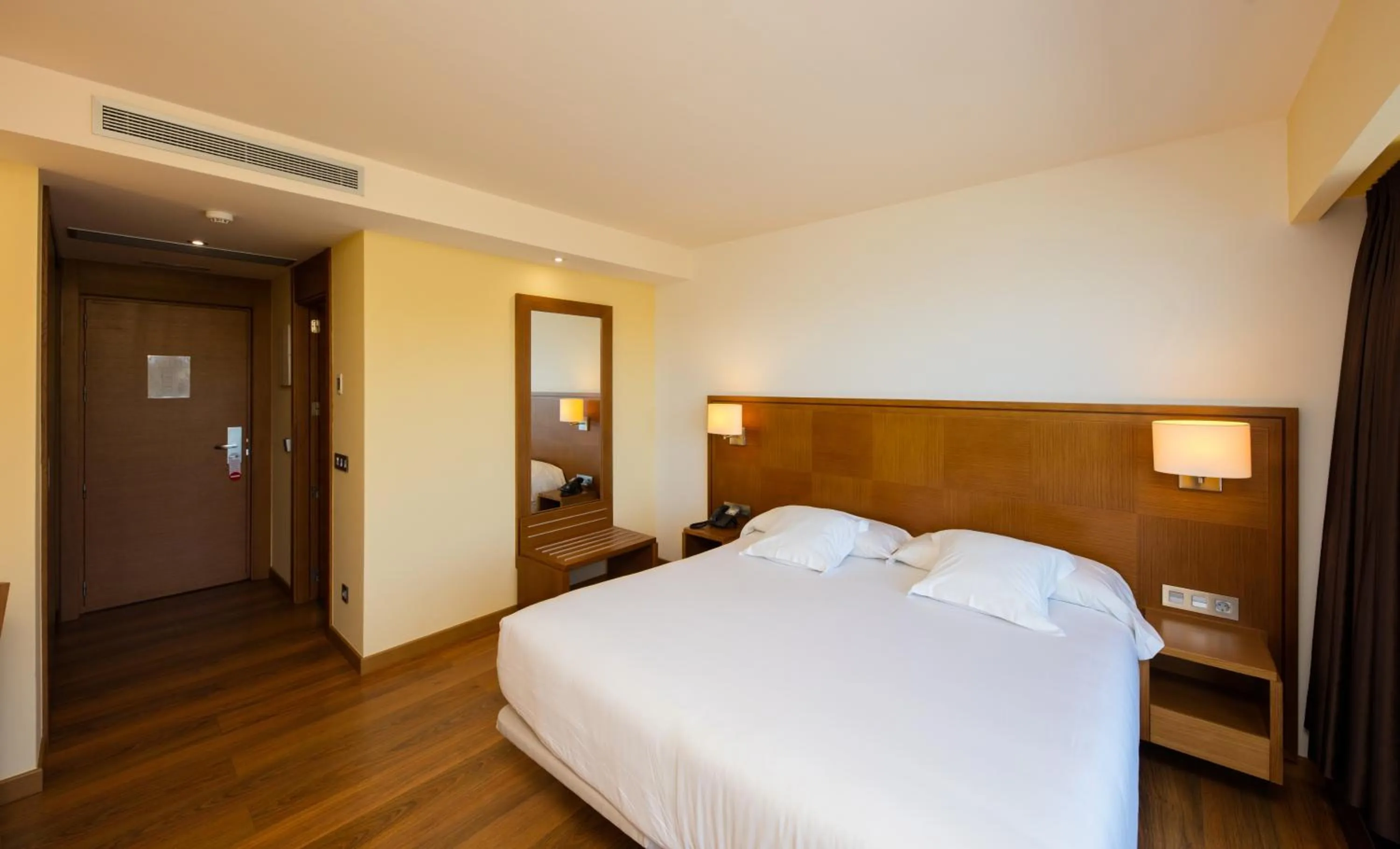 Bed in Hotel Thalasso Cantabrico Las Sirenas 4 Superior