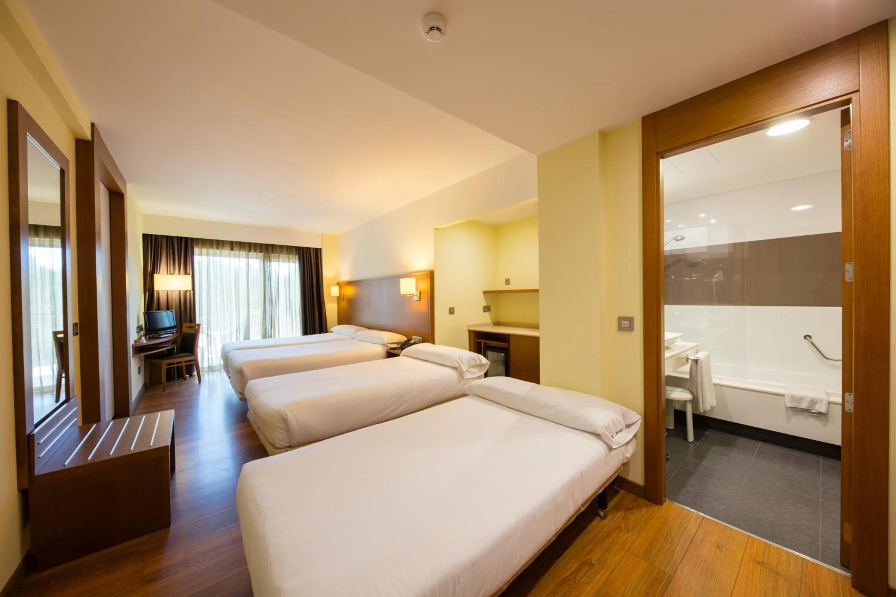 Bed in Hotel Thalasso Cantabrico Las Sirenas 4 Superior