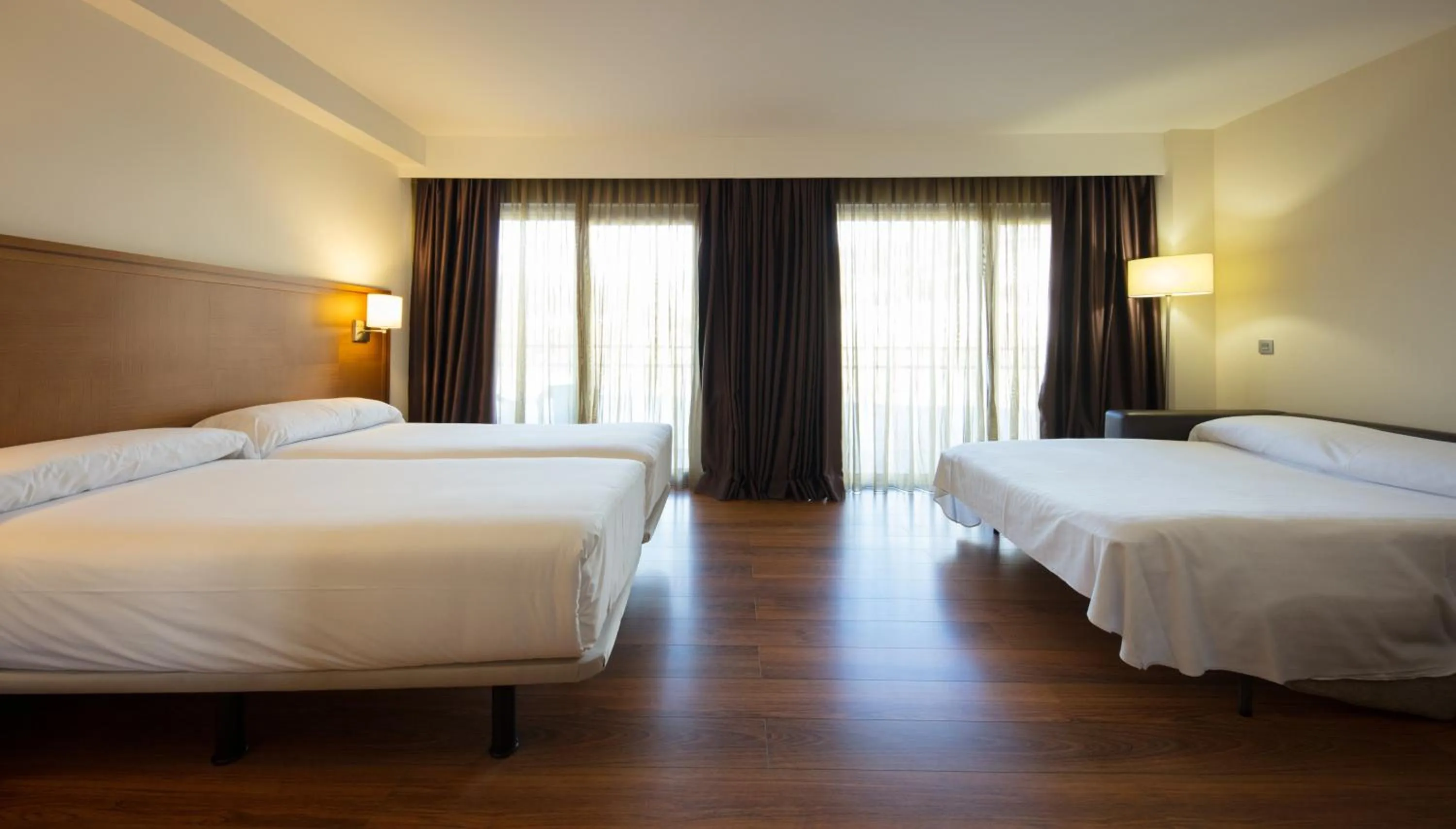 Bed in Hotel Thalasso Cantabrico Las Sirenas 4 Superior