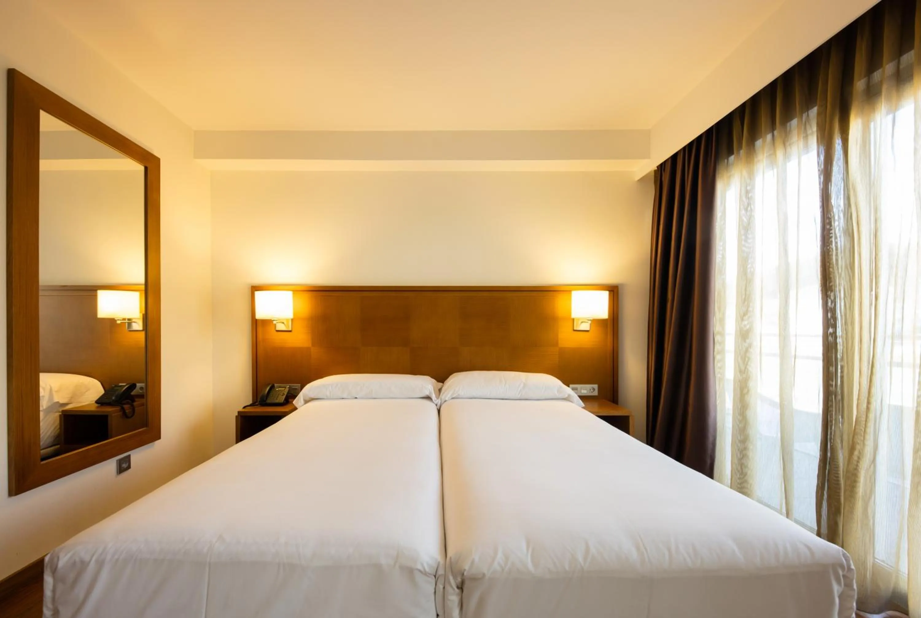 Bed in Hotel Thalasso Cantabrico Las Sirenas 4 Superior