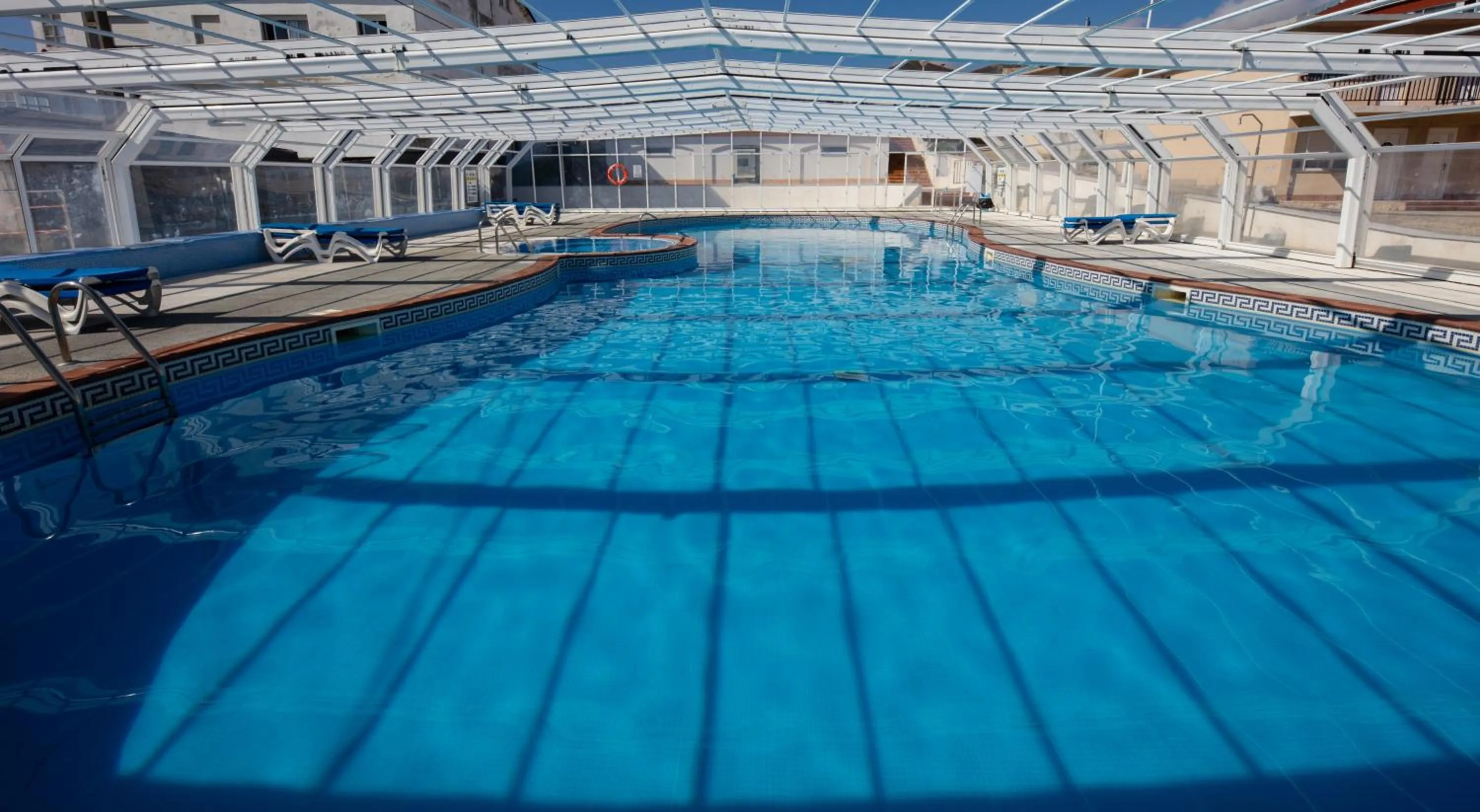 Swimming pool in Hotel Thalasso Cantabrico Las Sirenas 4 Superior