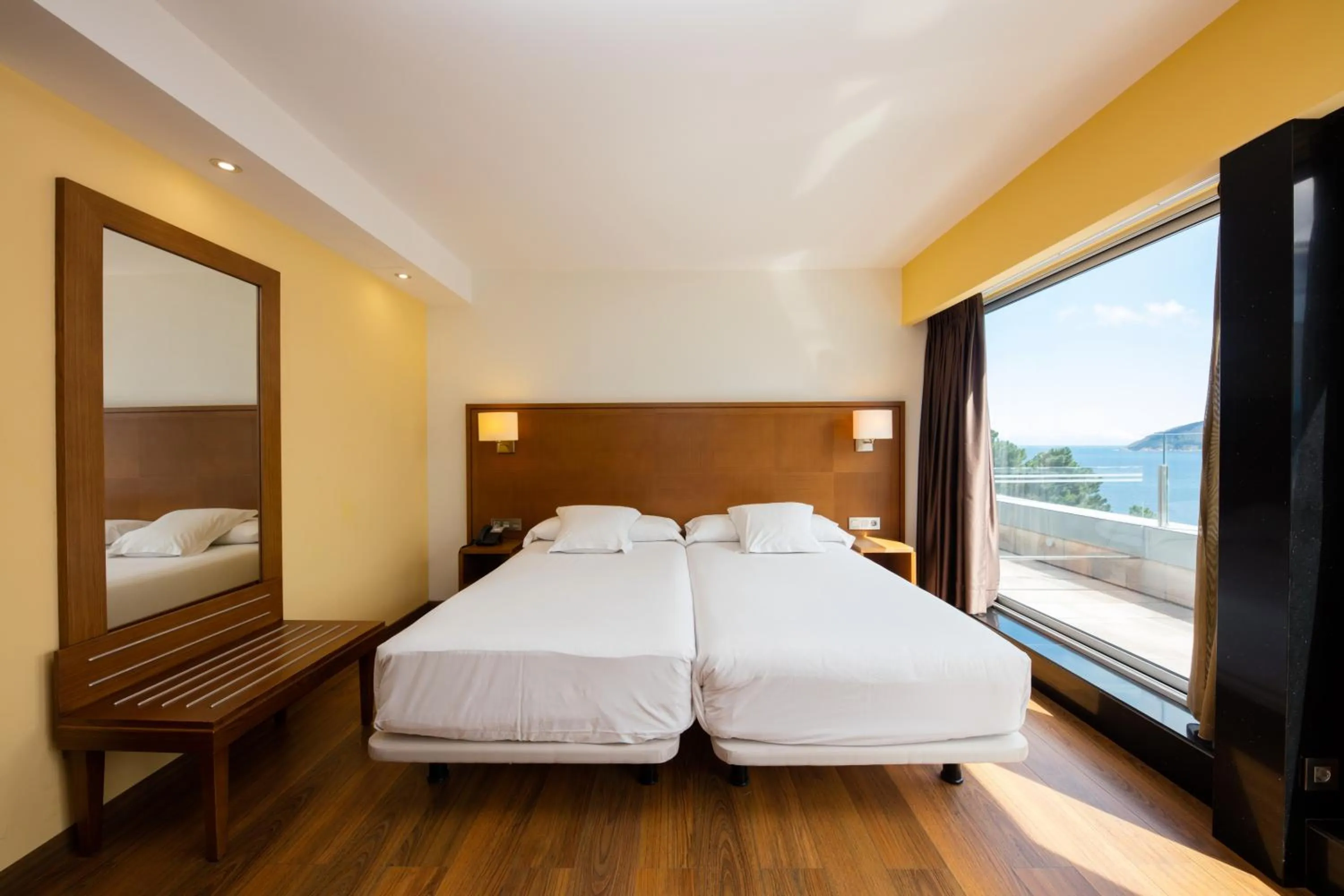 Bed in Hotel Thalasso Cantabrico Las Sirenas 4 Superior