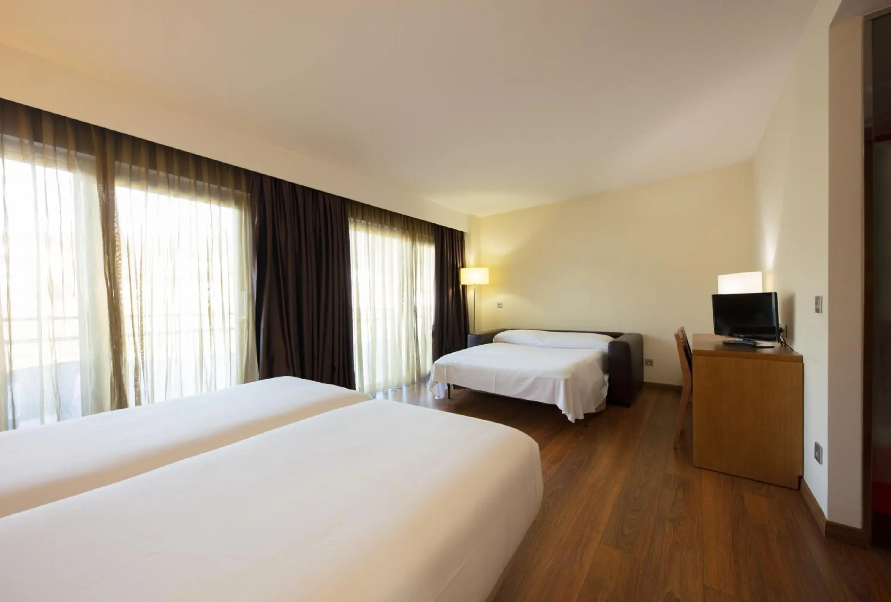 Bed in Hotel Thalasso Cantabrico Las Sirenas 4 Superior Bed in Hotel Thalasso Cantabrico Las Sirenas 4 Superior