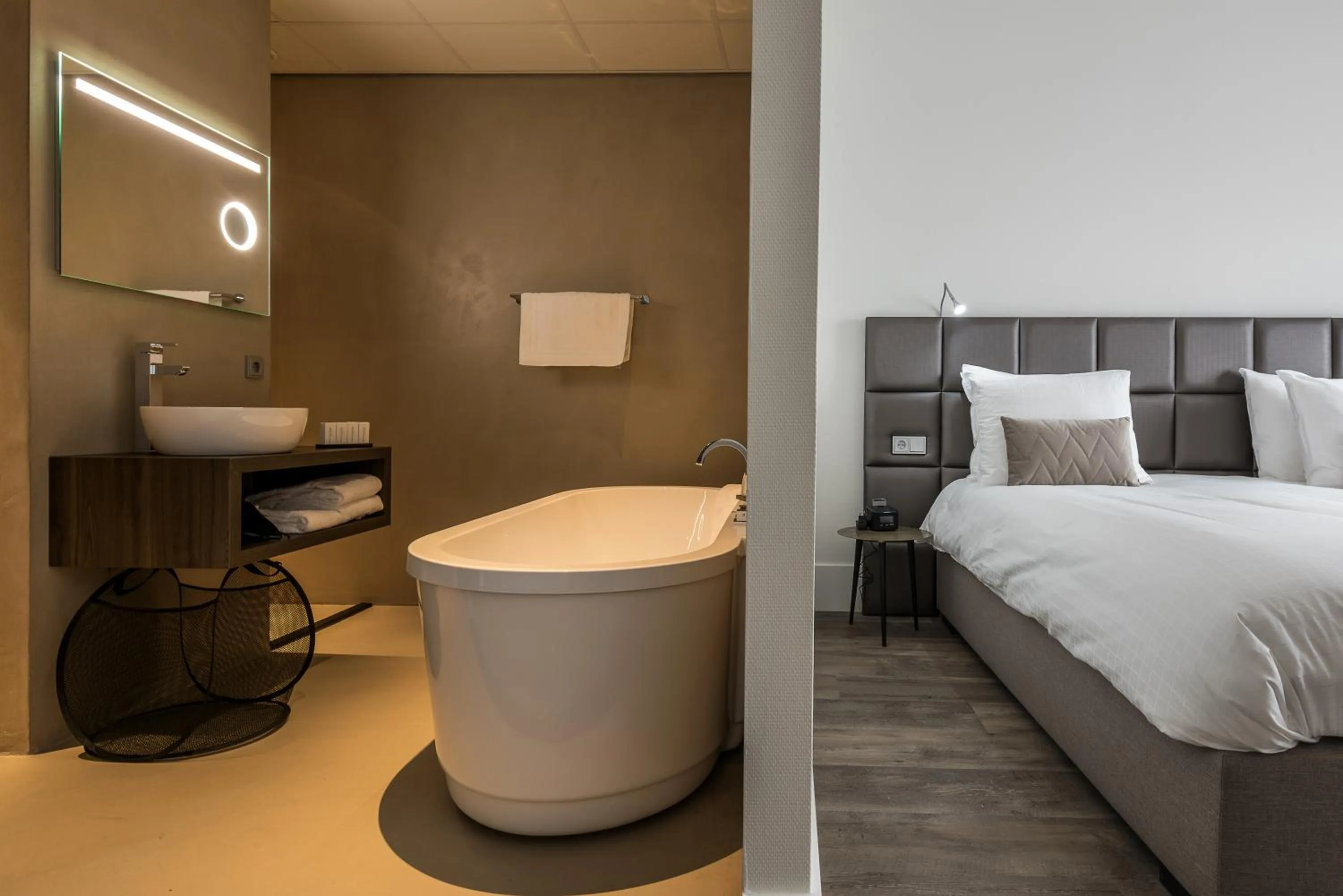 Bed in Fruitpark Hotel & Spa