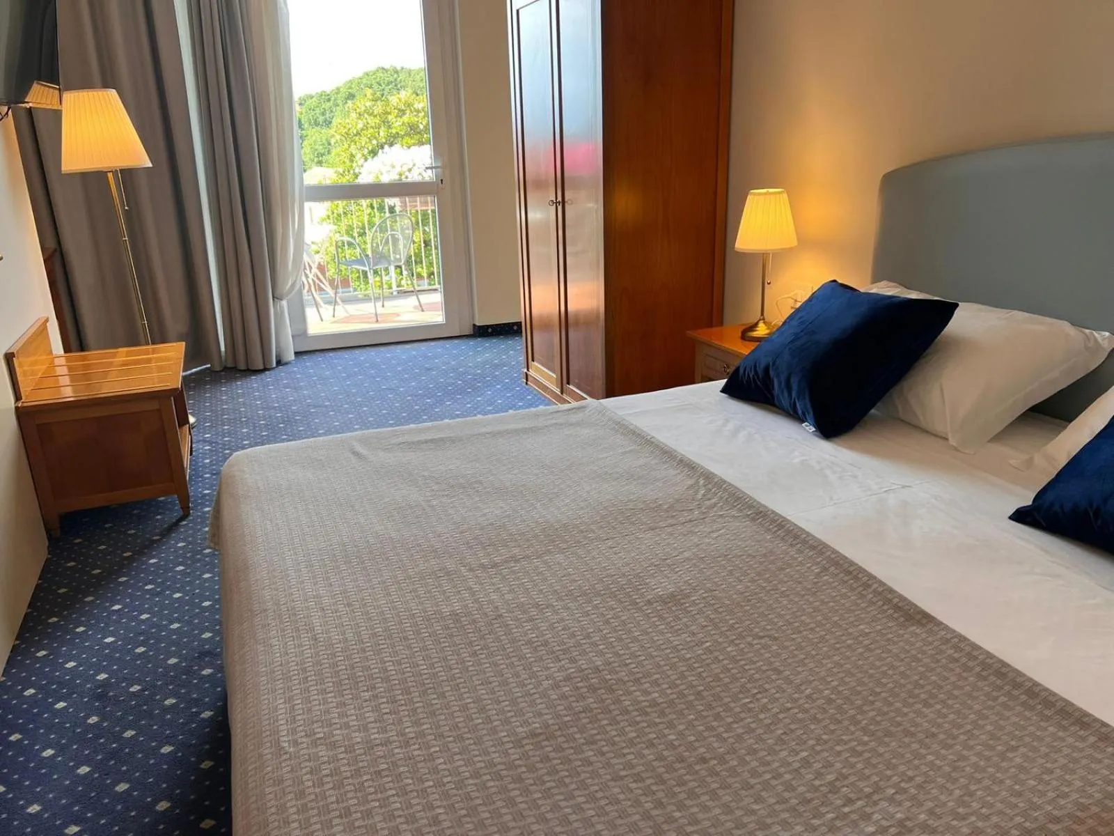 Photo of the whole room, Bed in Hotel Dorè