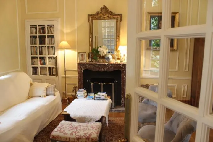 Communal lounge/ TV room in Au Fil de l'Aulne