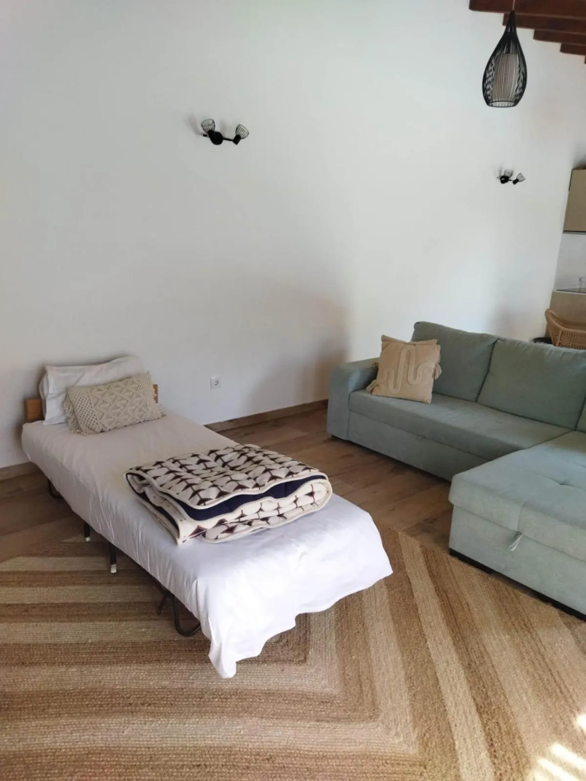 Bed in Quinta da Pontinha