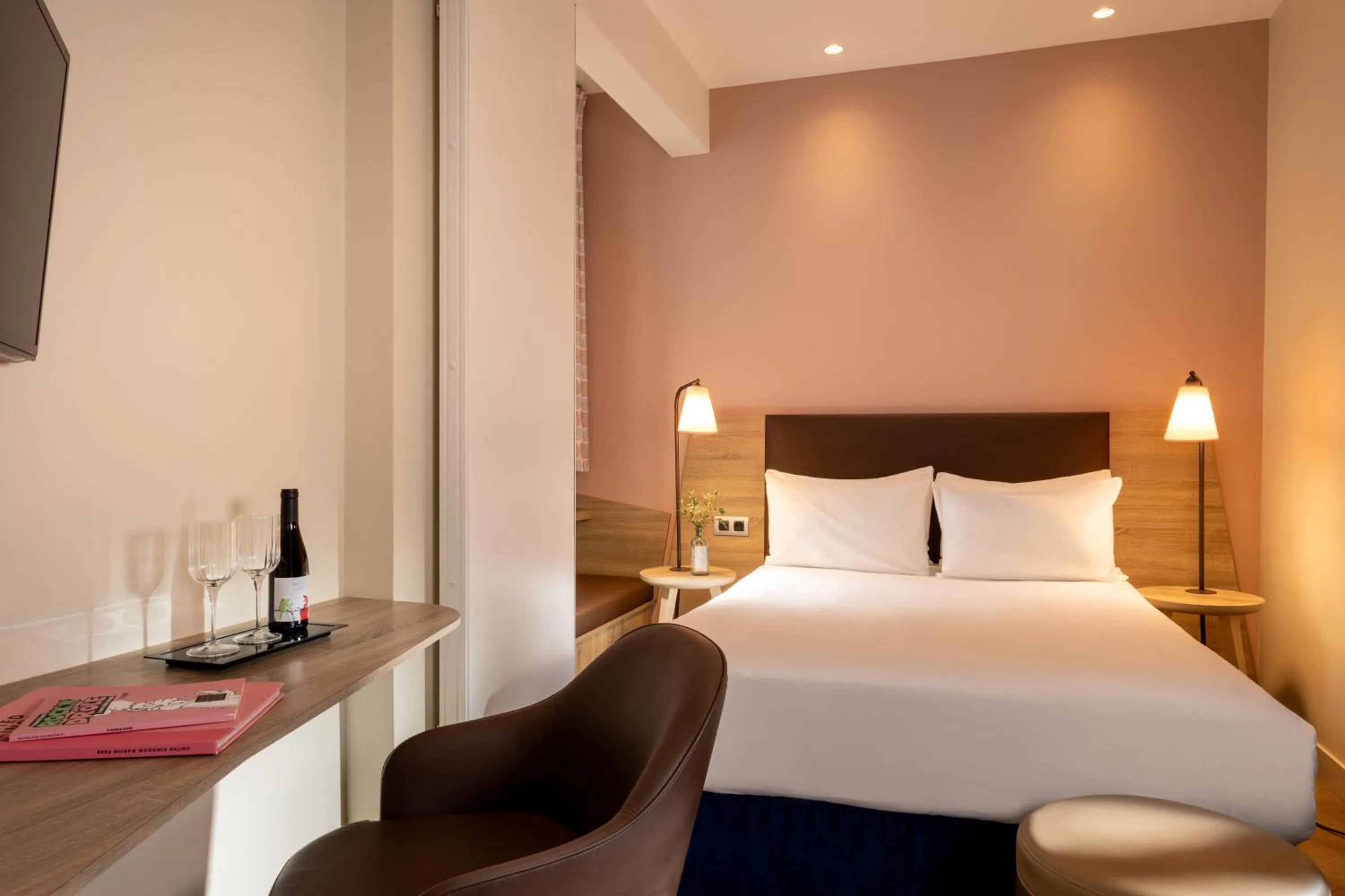 Bedroom, Bed in Hôtel de Sévigné