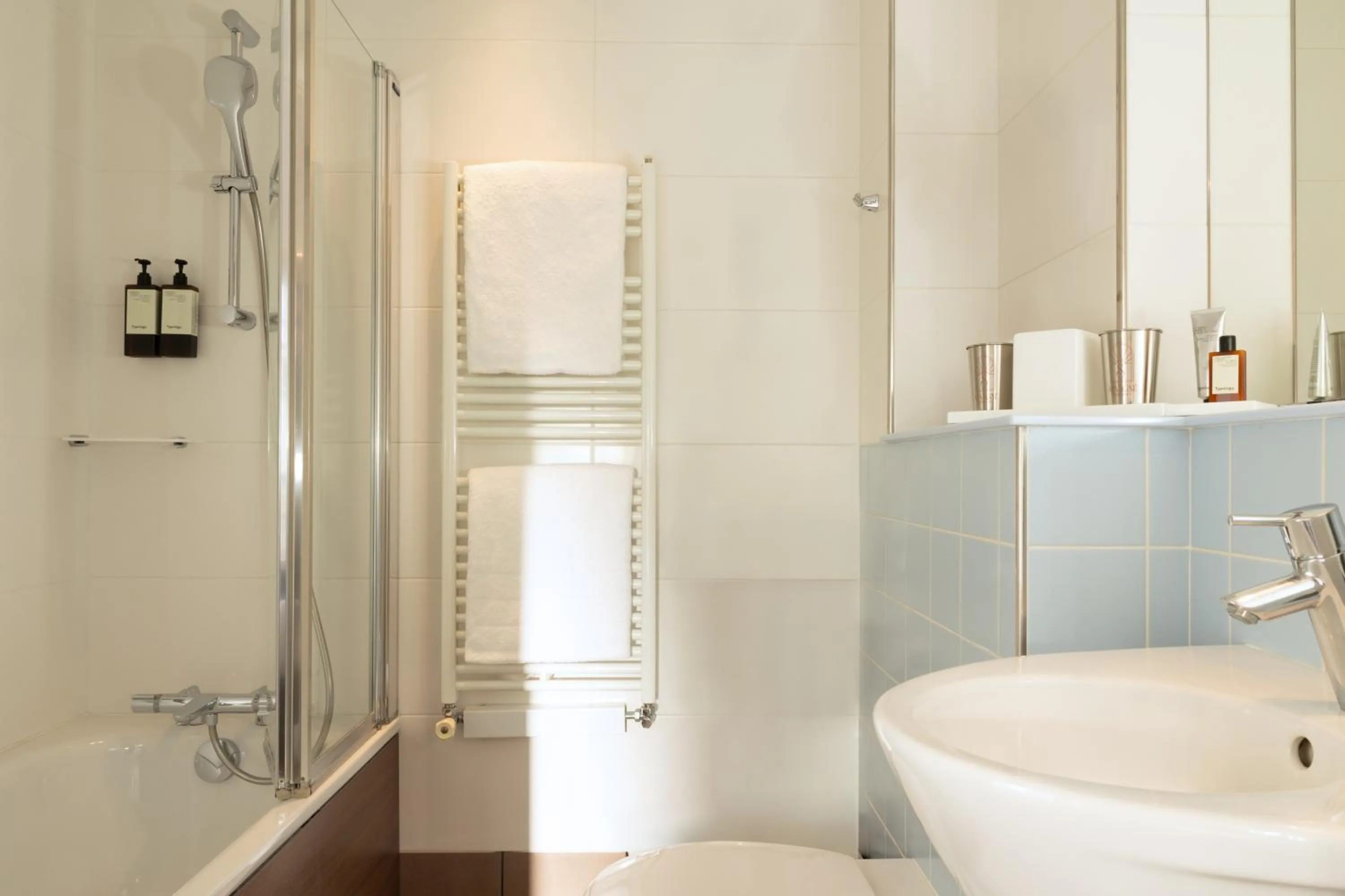 Bathroom in Hôtel de Sévigné