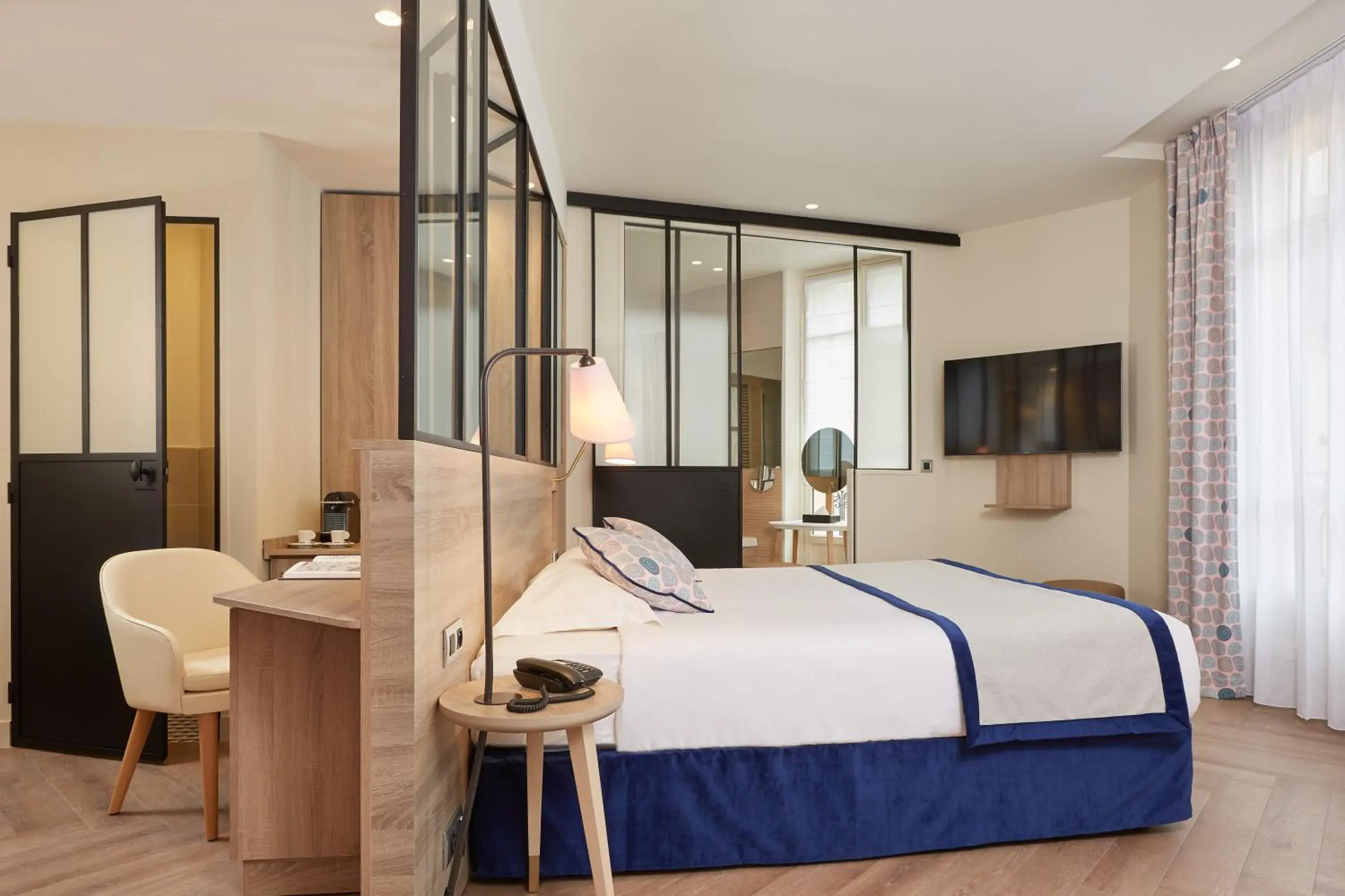 Deluxe Triple Room in Hôtel de Sévigné Deluxe Triple Room in Hôtel de Sévigné