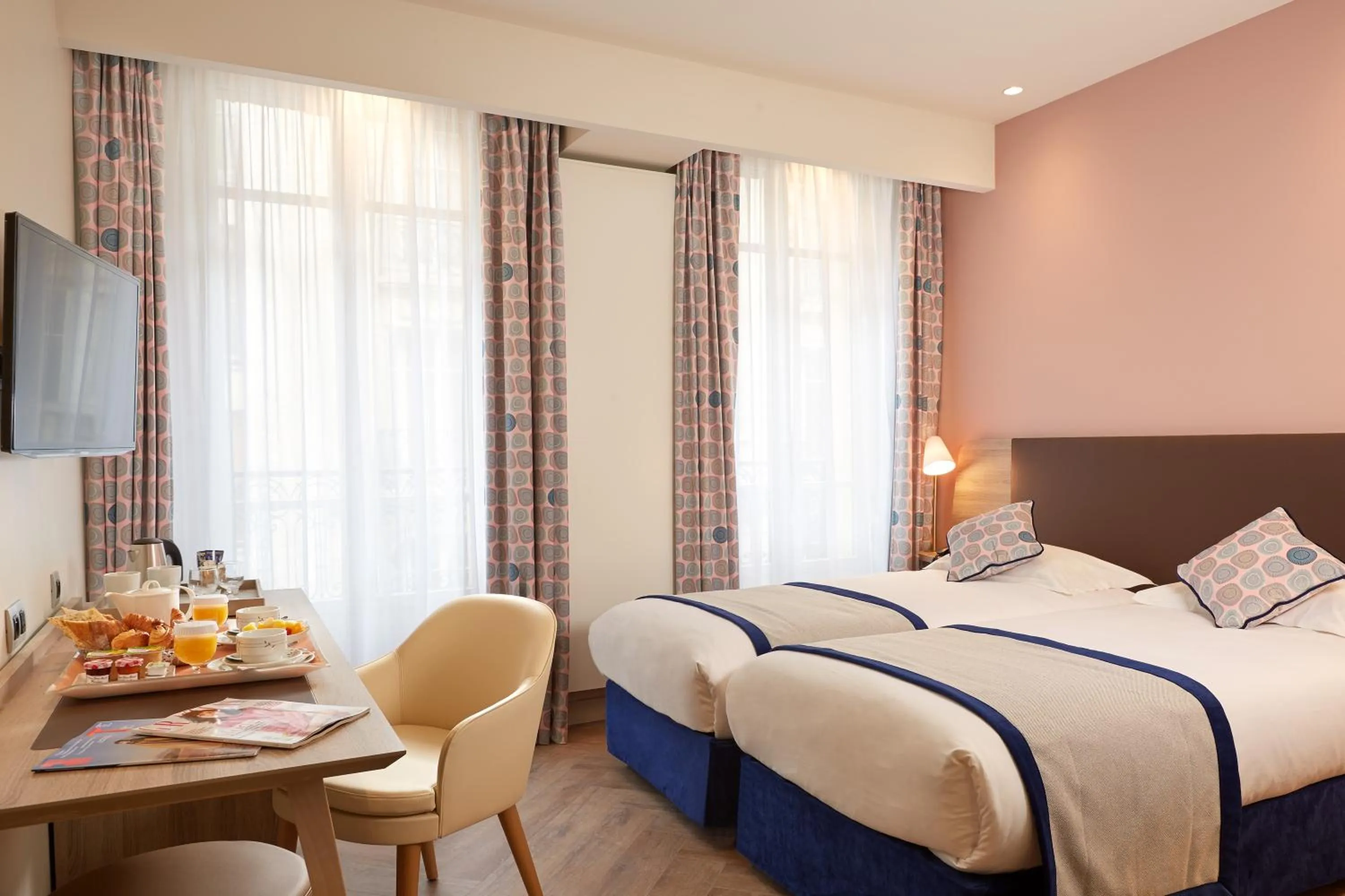 Bed in Hôtel de Sévigné