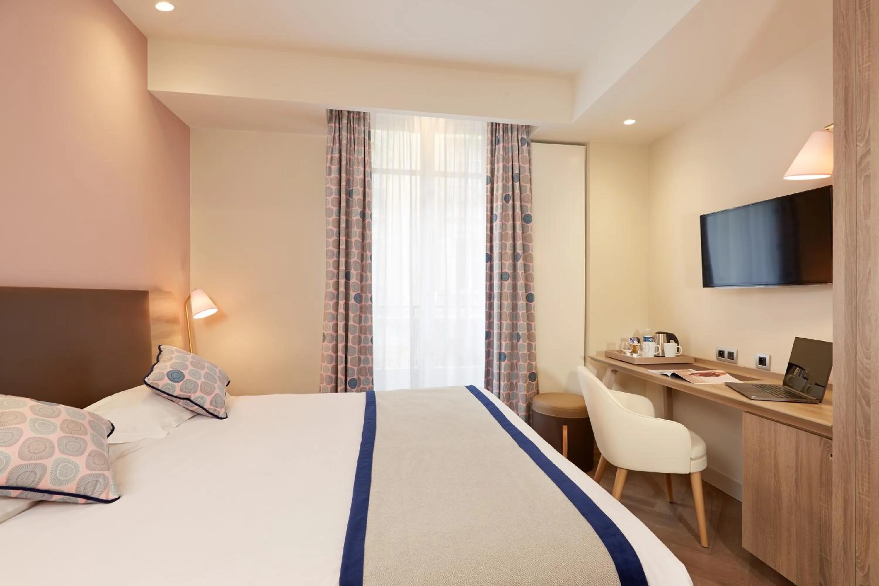 Bed in Hôtel de Sévigné