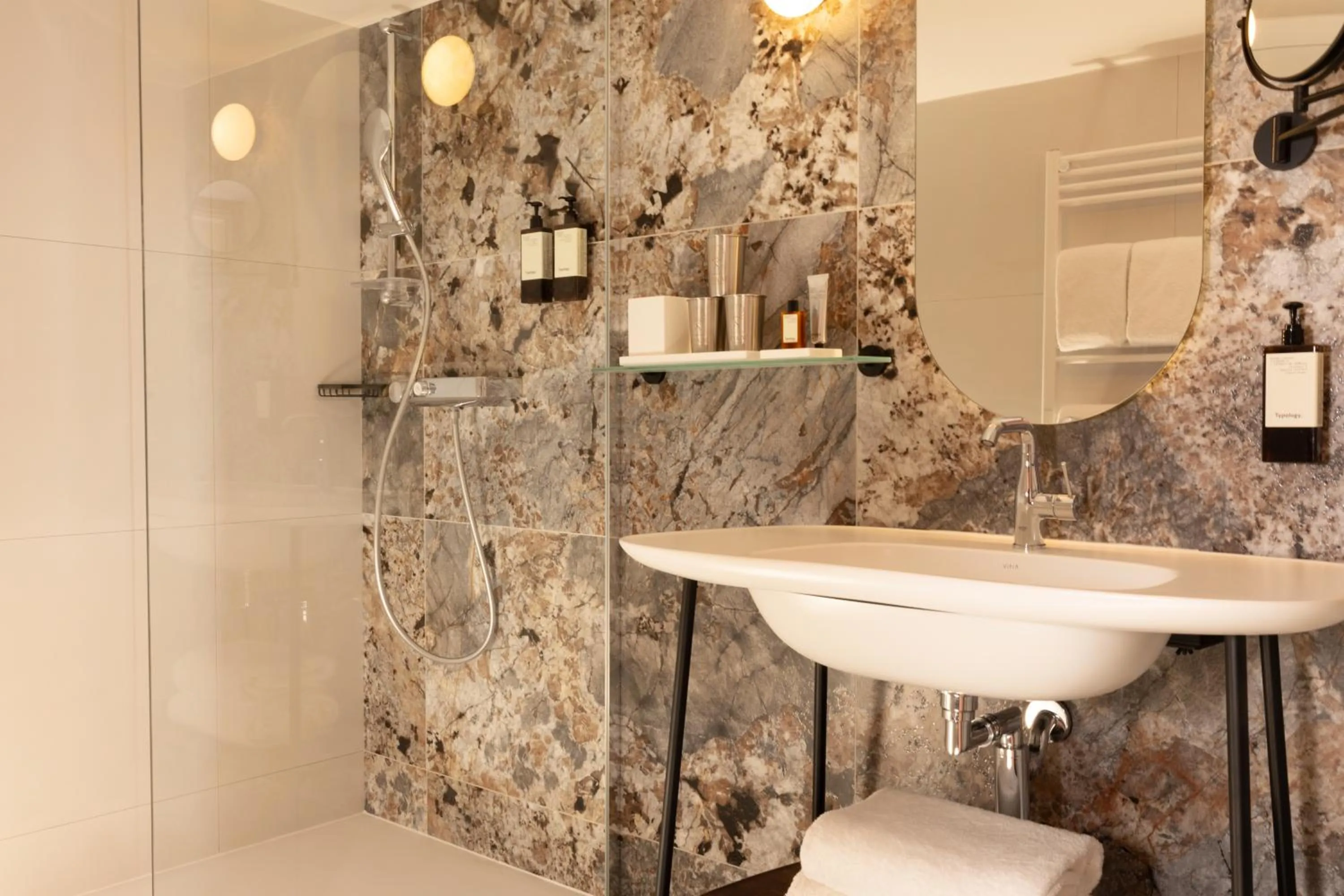 Bathroom in Hôtel de Sévigné