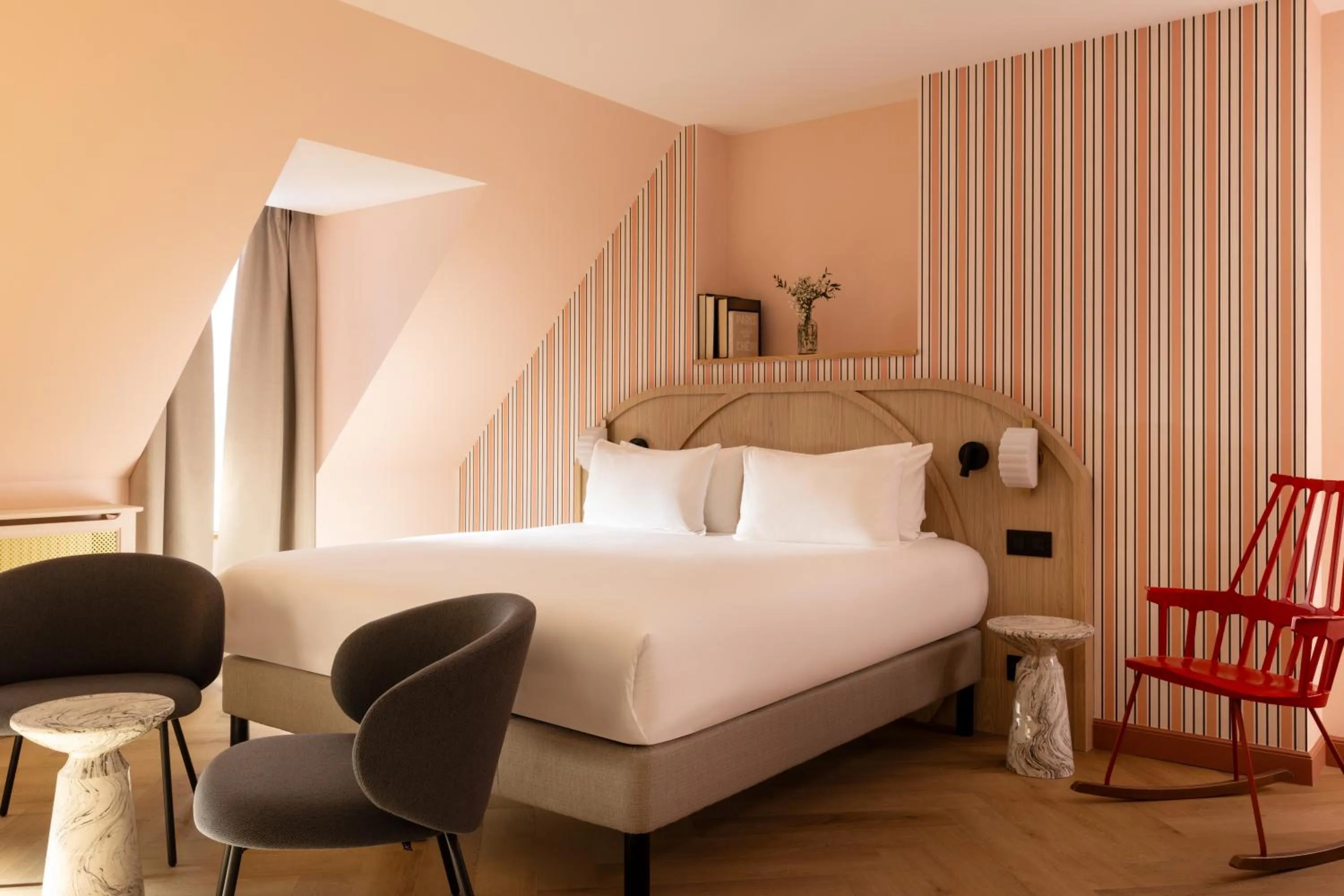 Bed in Hôtel de Sévigné