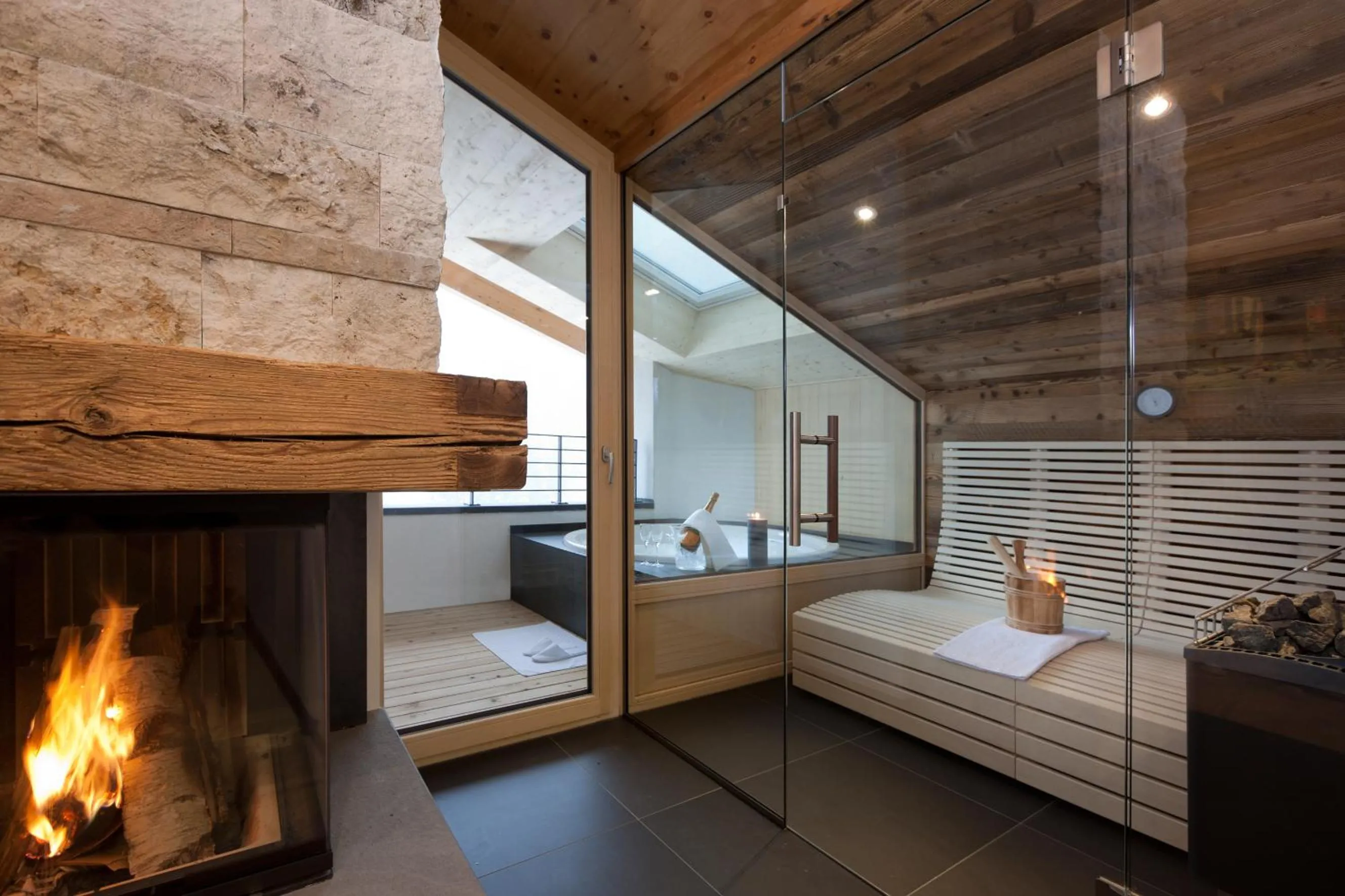 Sauna, Bed in Hotel Walliserstube
