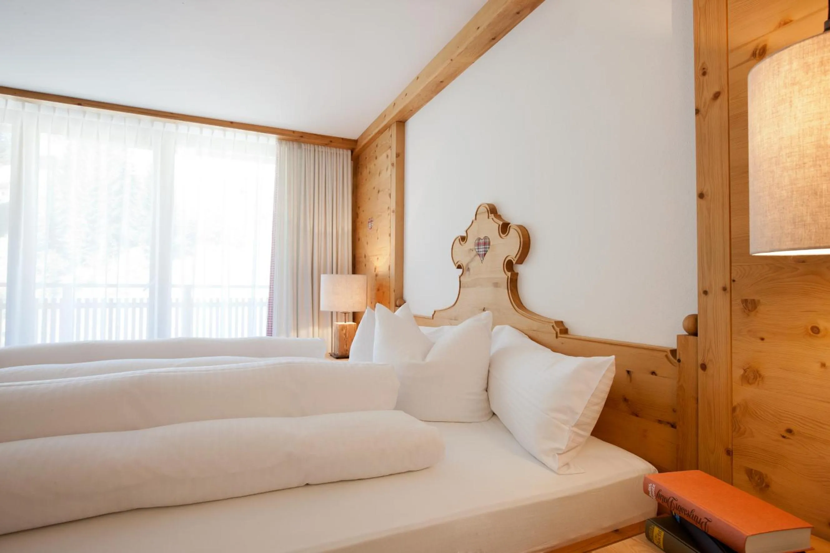 Bed in Hotel Walliserstube