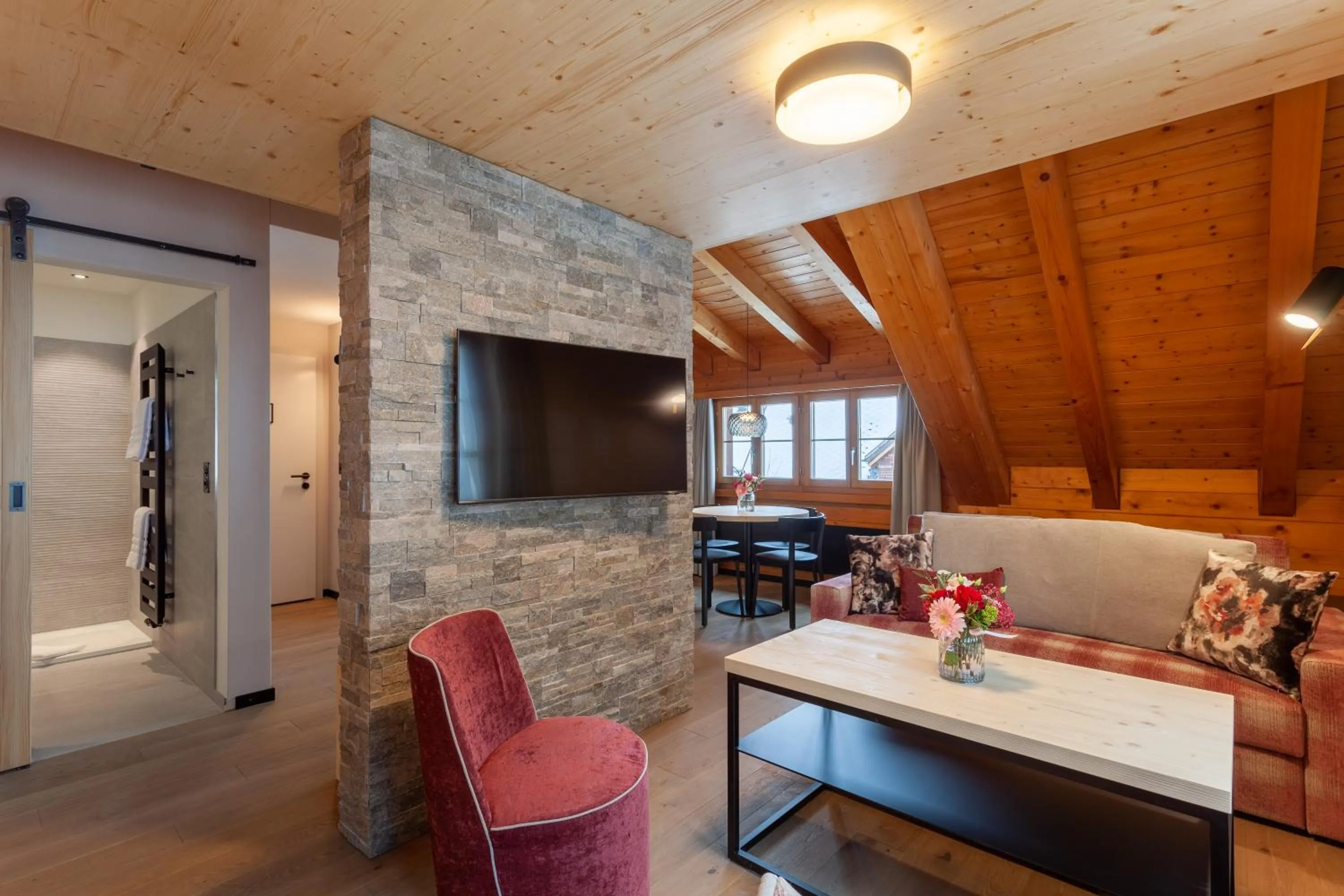 Communal lounge/ TV room in Sonne Andermatt Swiss Quality Hotel