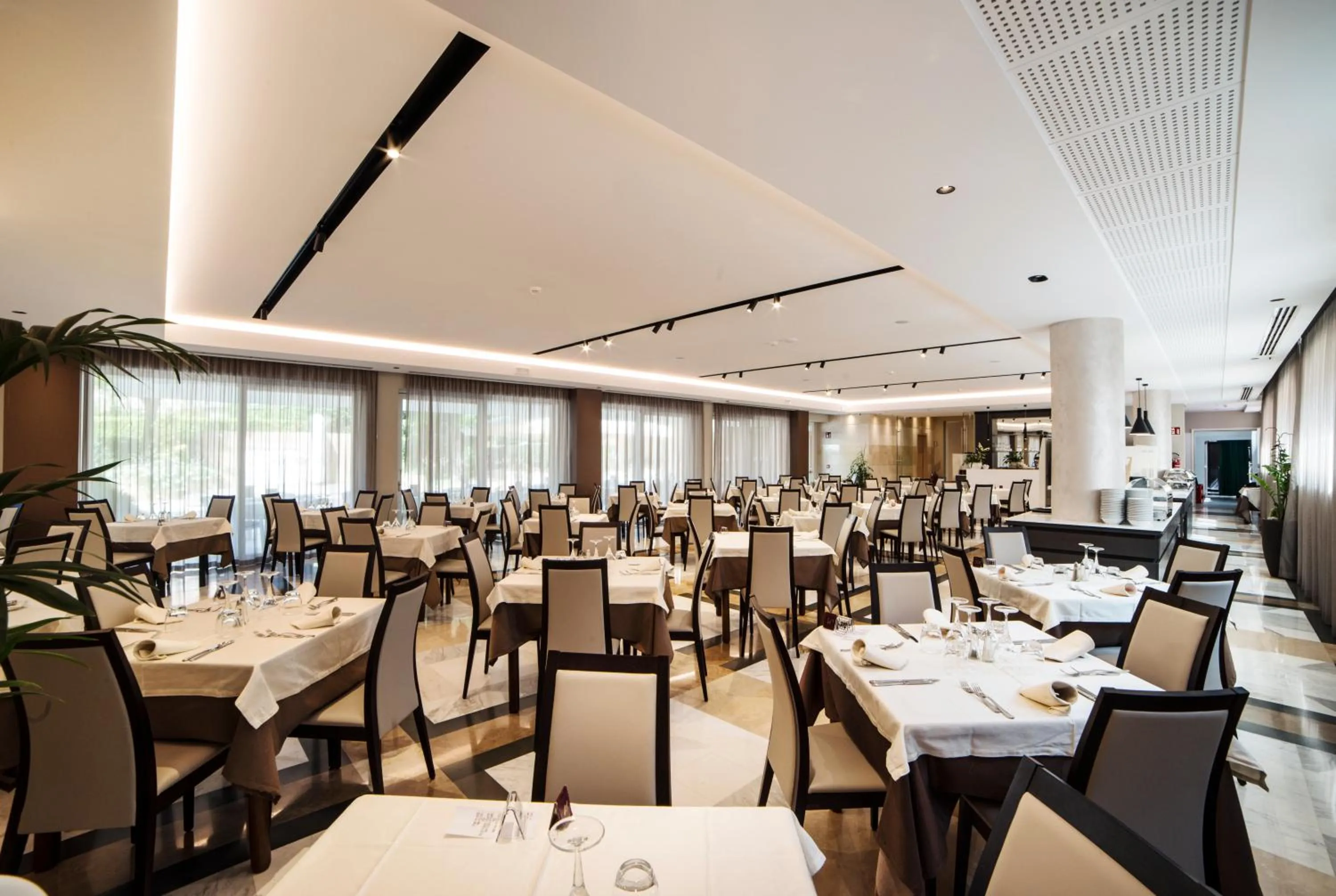 Restaurant/places to eat in Hotel Bisesti ***S