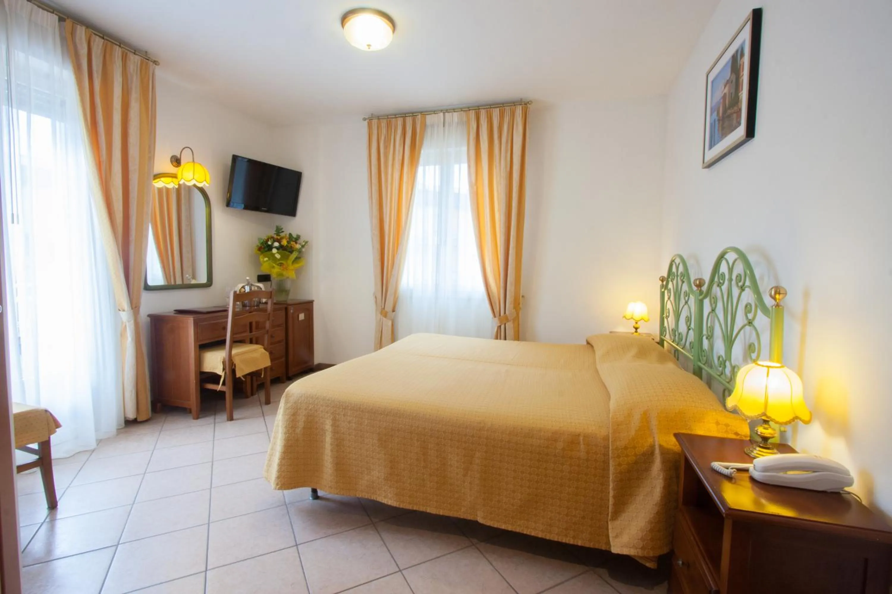 Comfort Double Room with Balcony in Hotel Bisesti ***S