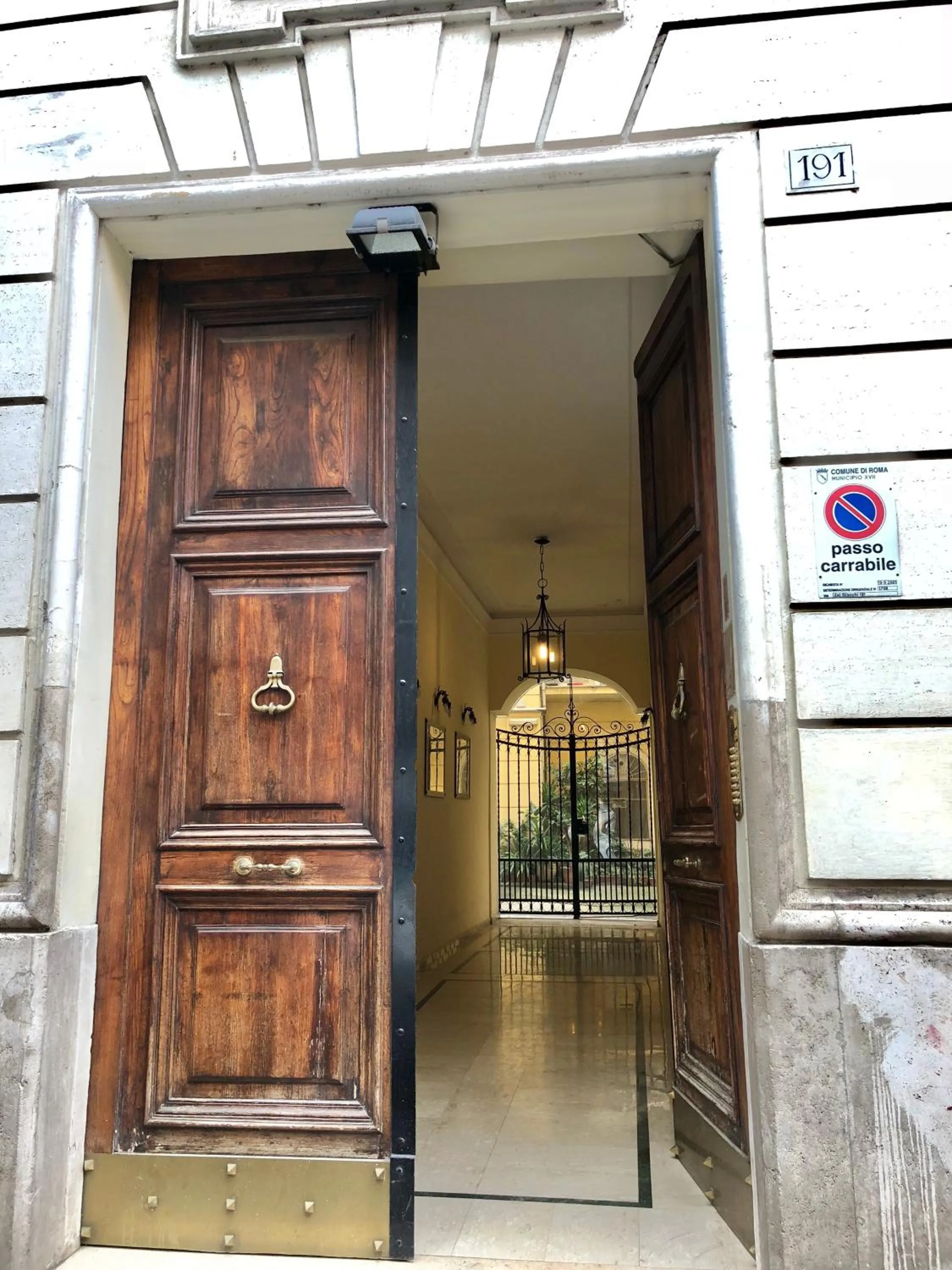 Facade/entrance in Gracchi Guest House