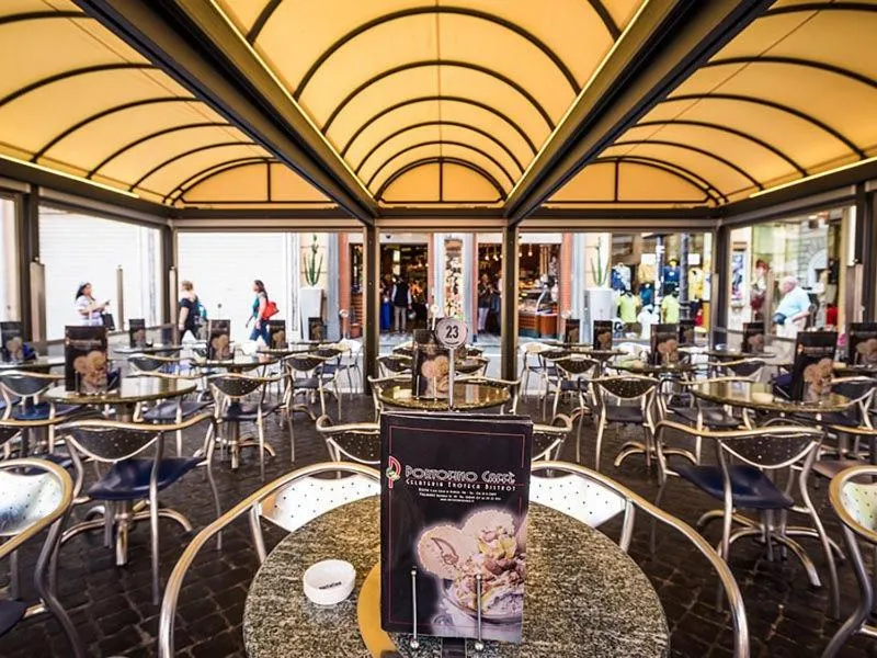 Restaurant/places to eat in Gracchi Guest House