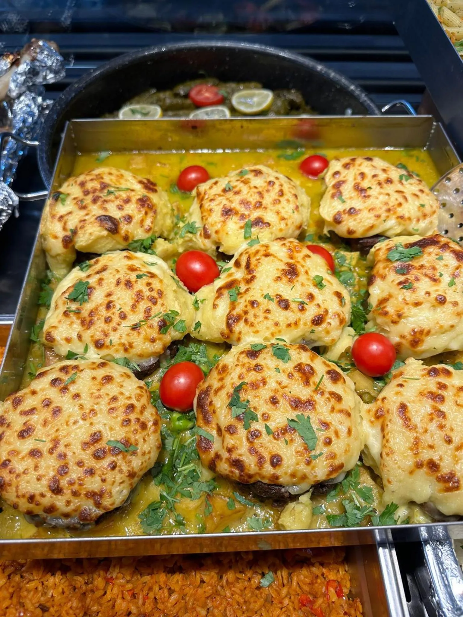 Restaurant/places to eat in The Queen Hotel