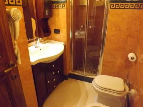 Bathroom in Relais Il Postiglione - Antica Posta dei Chigi