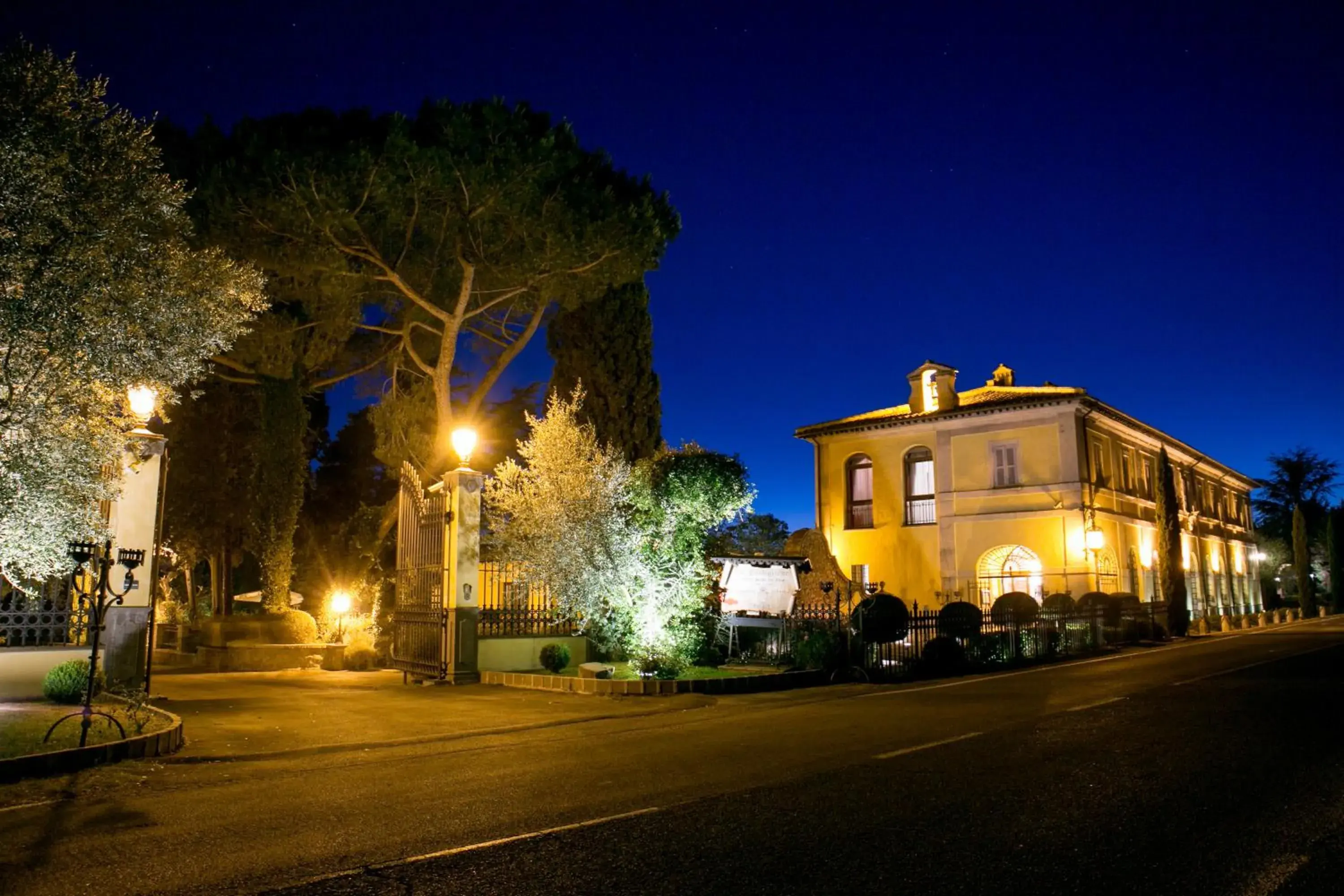 Relais Il Postiglione - Antica Posta dei Chigi Relais Il Postiglione - Antica Posta dei Chigi