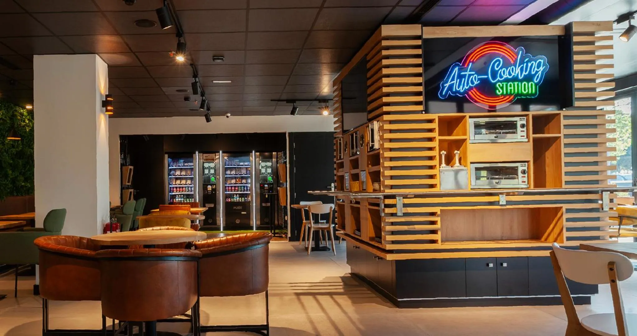 Restaurant/places to eat in Vértice Roomspace