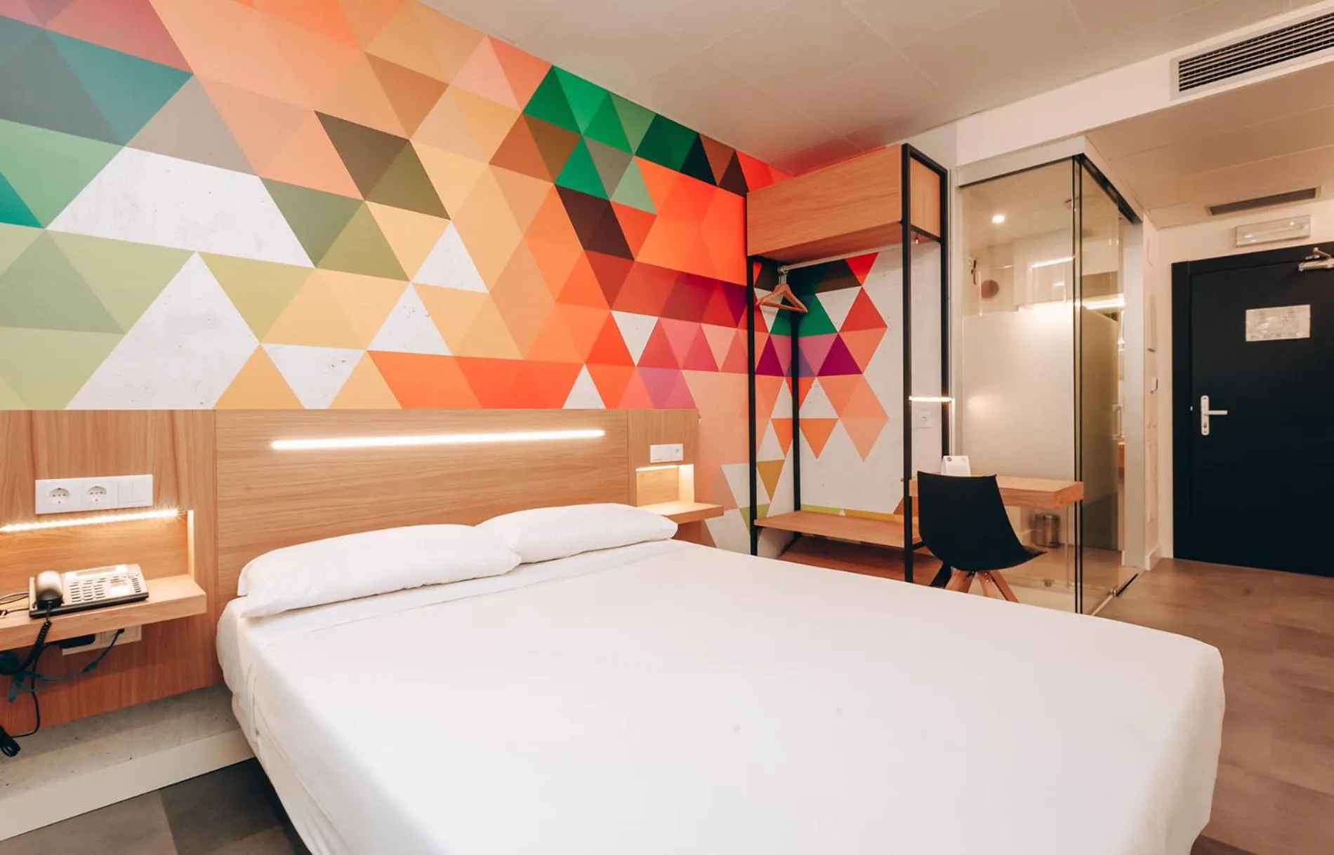 Photo of the whole room, Bed in Vértice Roomspace