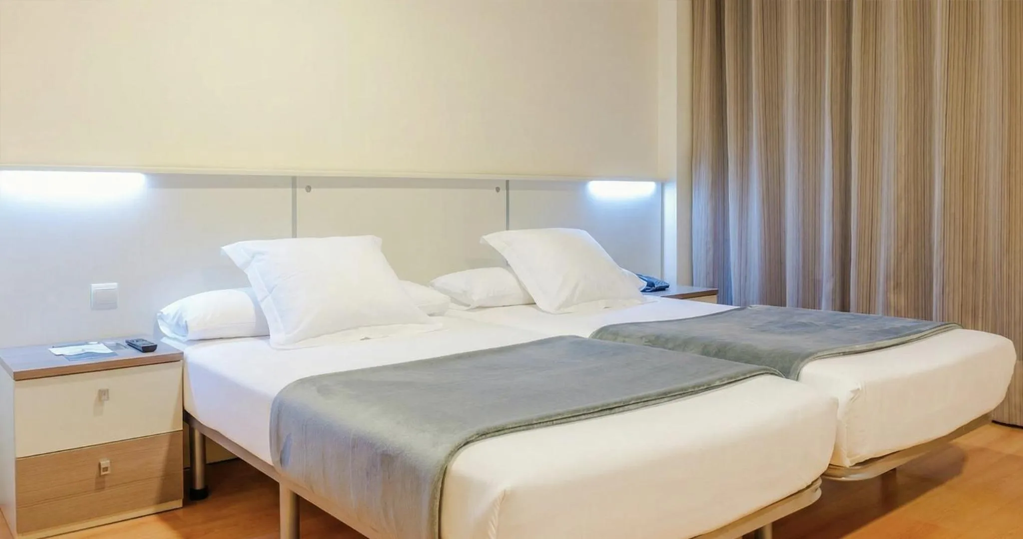 Photo of the whole room, Bed in Vértice Roomspace