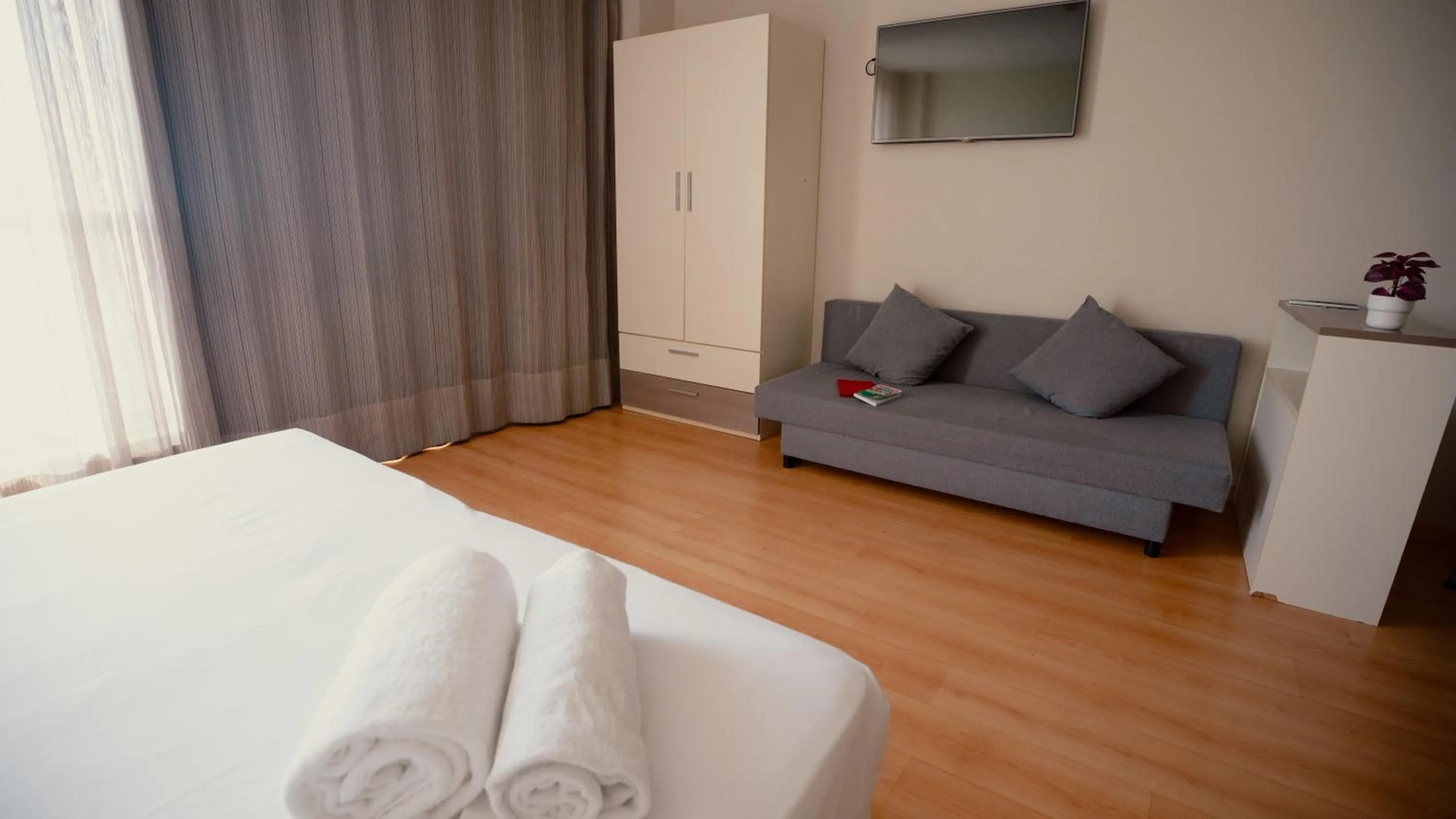 Photo of the whole room, Bed in Vértice Roomspace