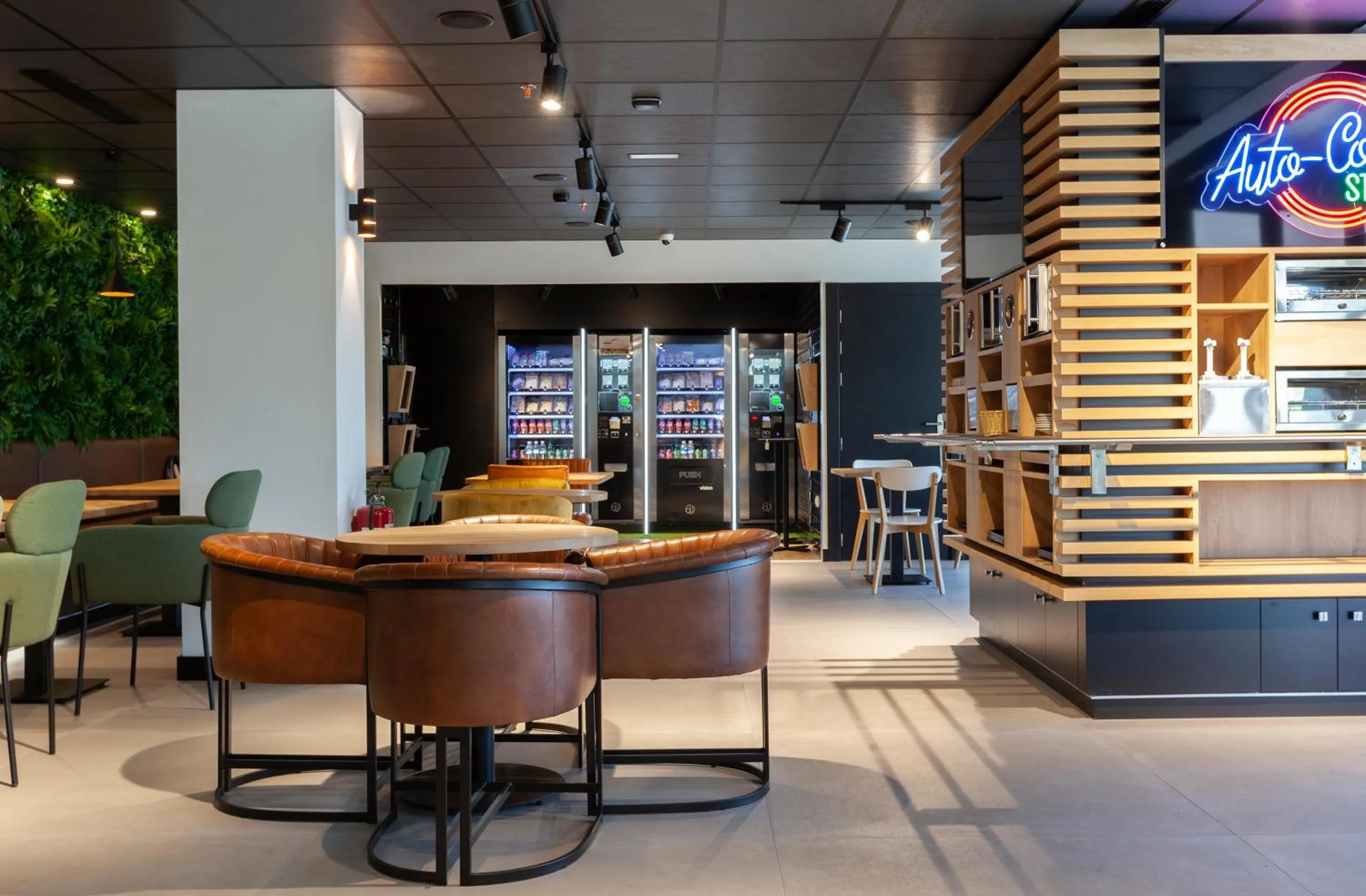 Restaurant/places to eat in Vértice Roomspace