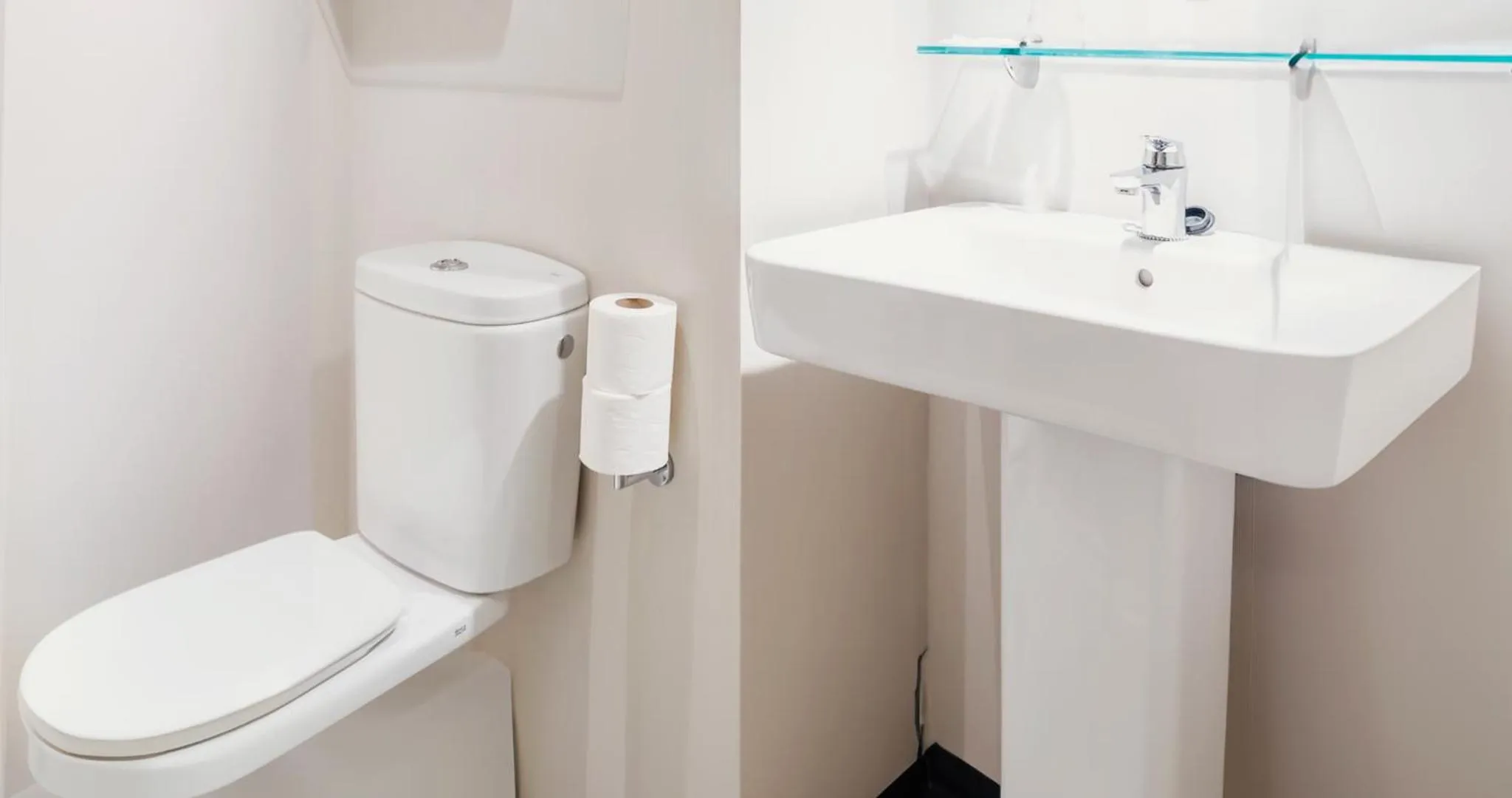 Bathroom in Vértice Roomspace