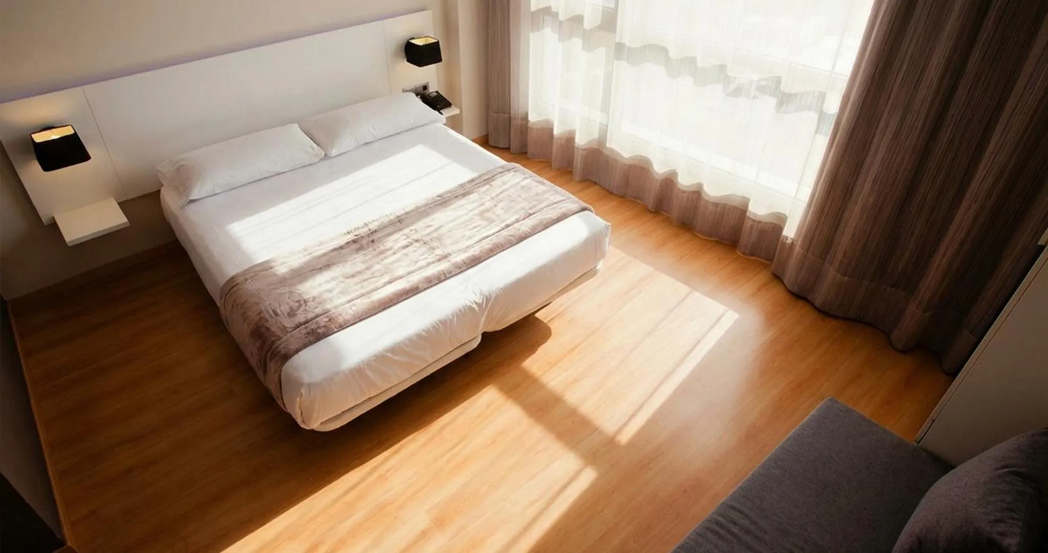 Photo of the whole room, Bed in Vértice Roomspace