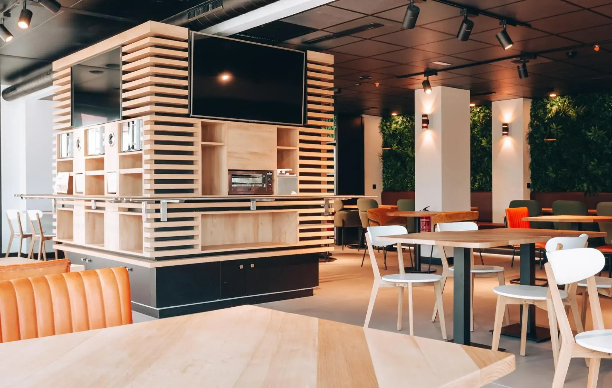 Restaurant/places to eat in Vértice Roomspace Restaurant/places to eat in Vértice Roomspace