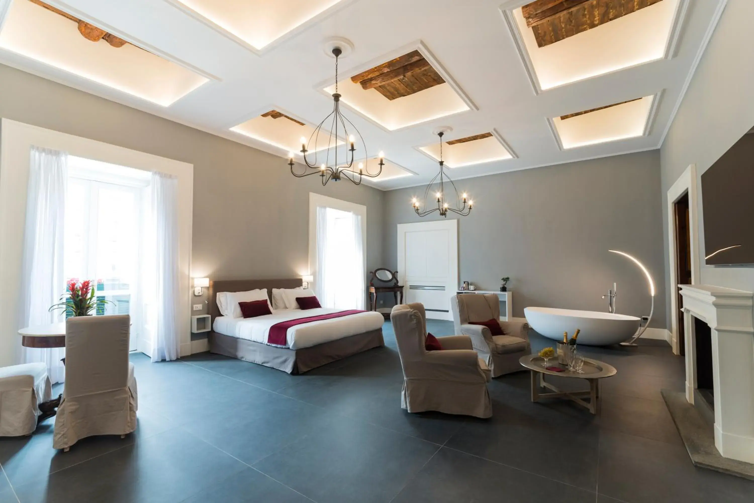 King Suite with Bath in Foro Carolino S&B King Suite with Bath in Foro Carolino S&B